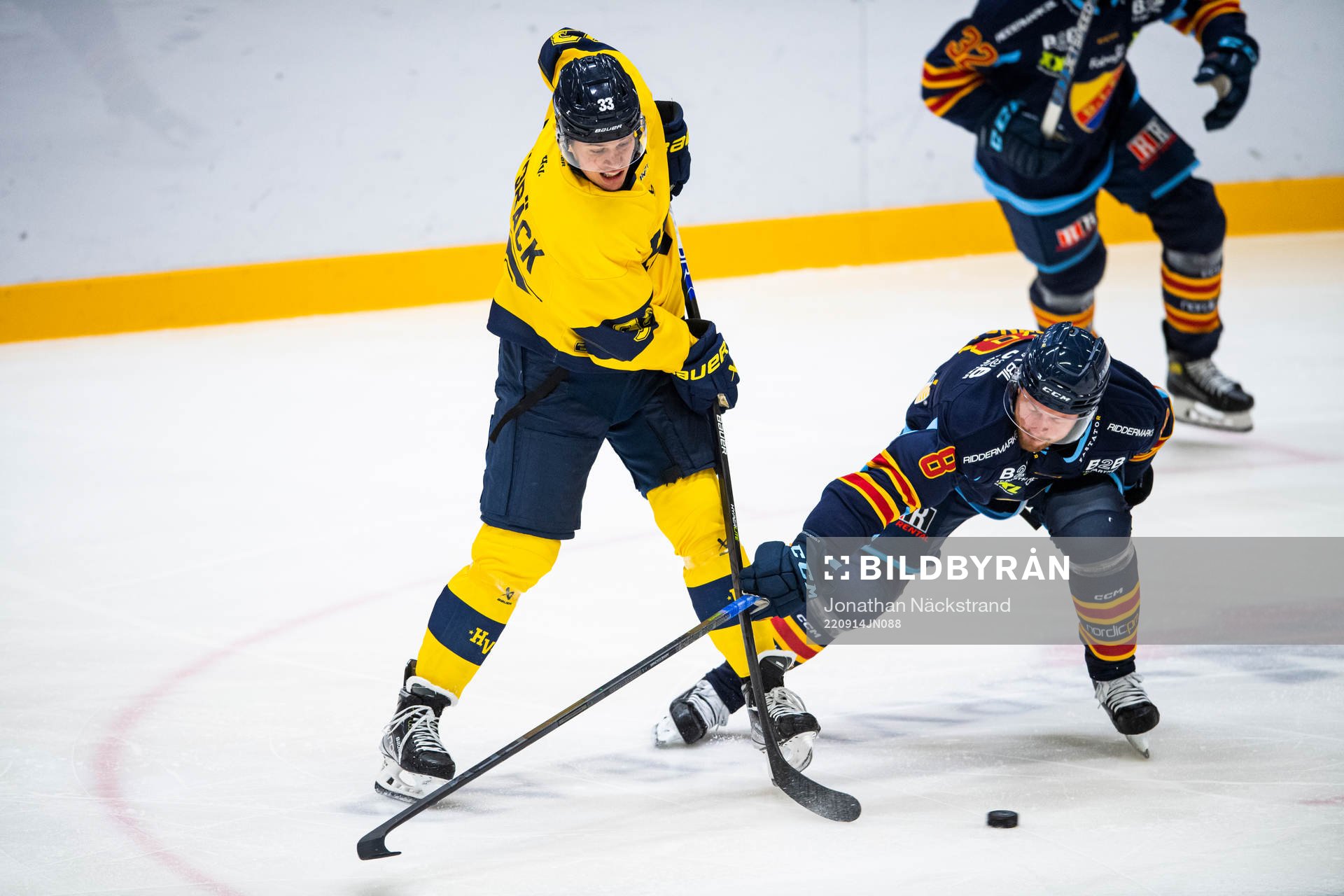 s Måns Lindbäck och Djurgårdens Linus Arnesson