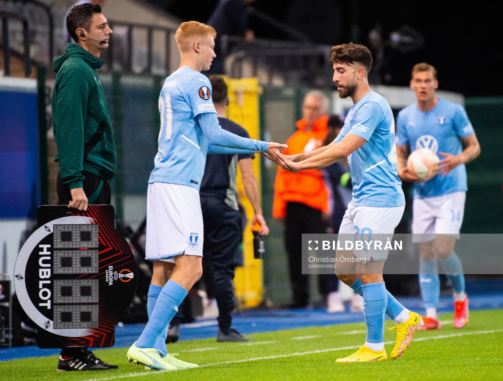 Hugo Larsson changes with Moustafa Zeidan of Malmö