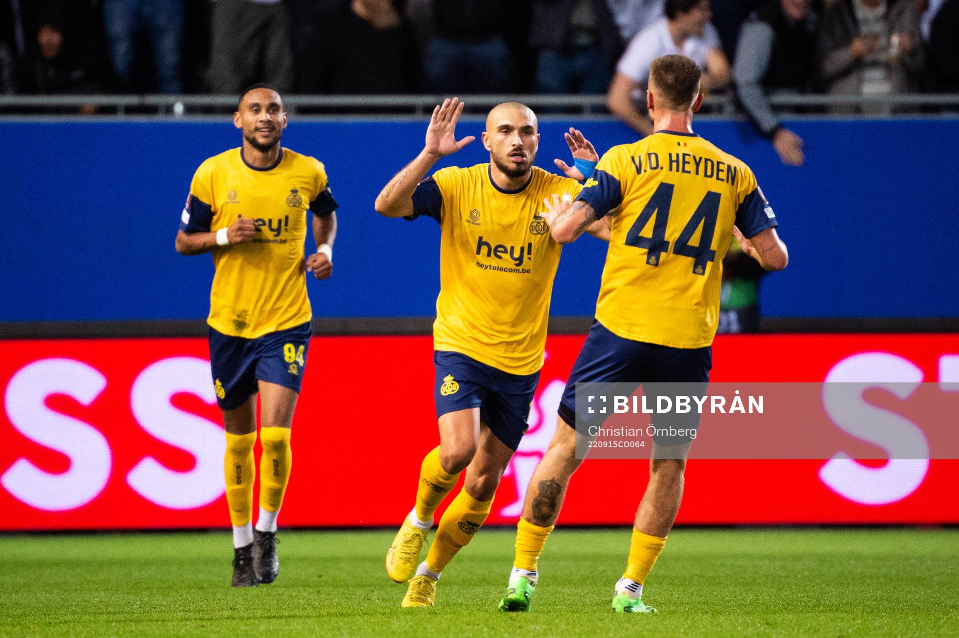 Teddy Teuma celebrate
