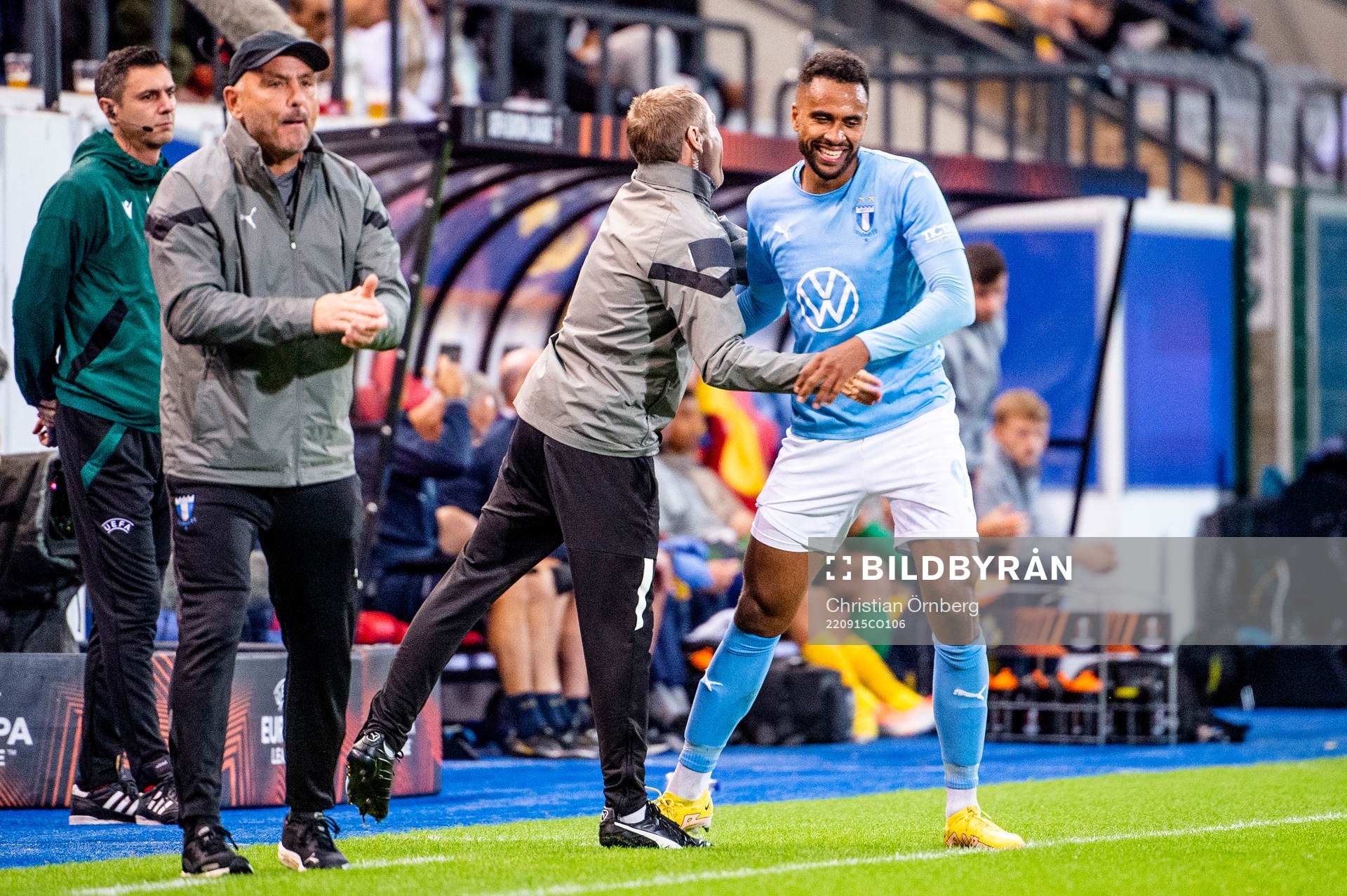 Assistant coach Nikola Trajkovic and Isaac Kiese Thelin of