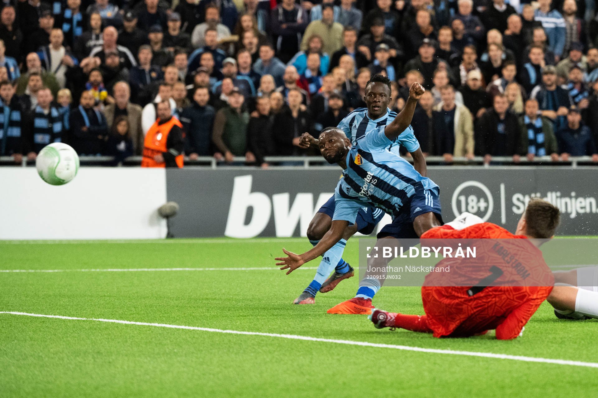 Emmanuel Banda of Djurgården scores 2-1