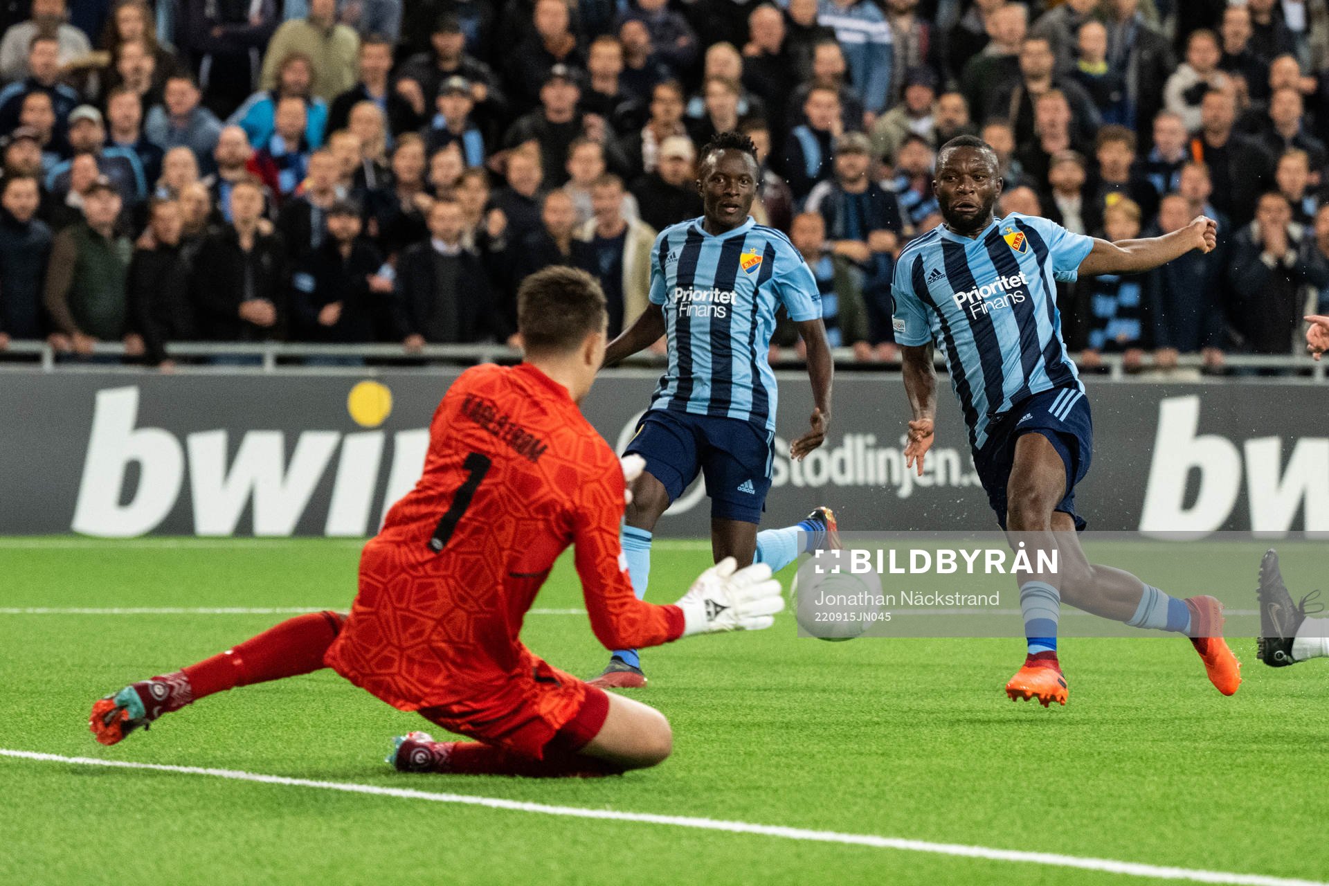 Emmanuel Banda of Djurgården scores 2-1