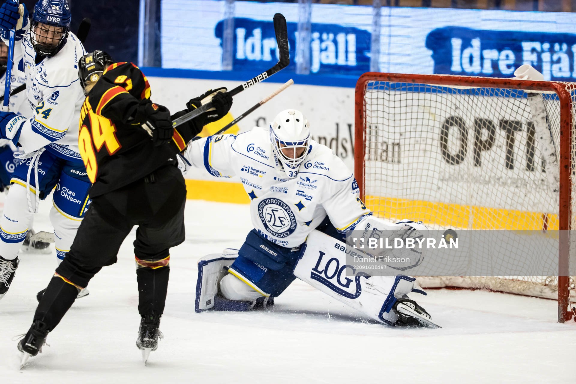 Leksands målvakt Amanda Johansson och Brynäs Anna Meixner