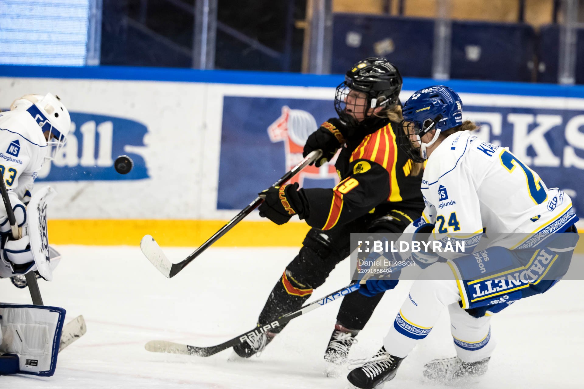 Leksands målvakt Amanda Johansson och Brynäs Felizia