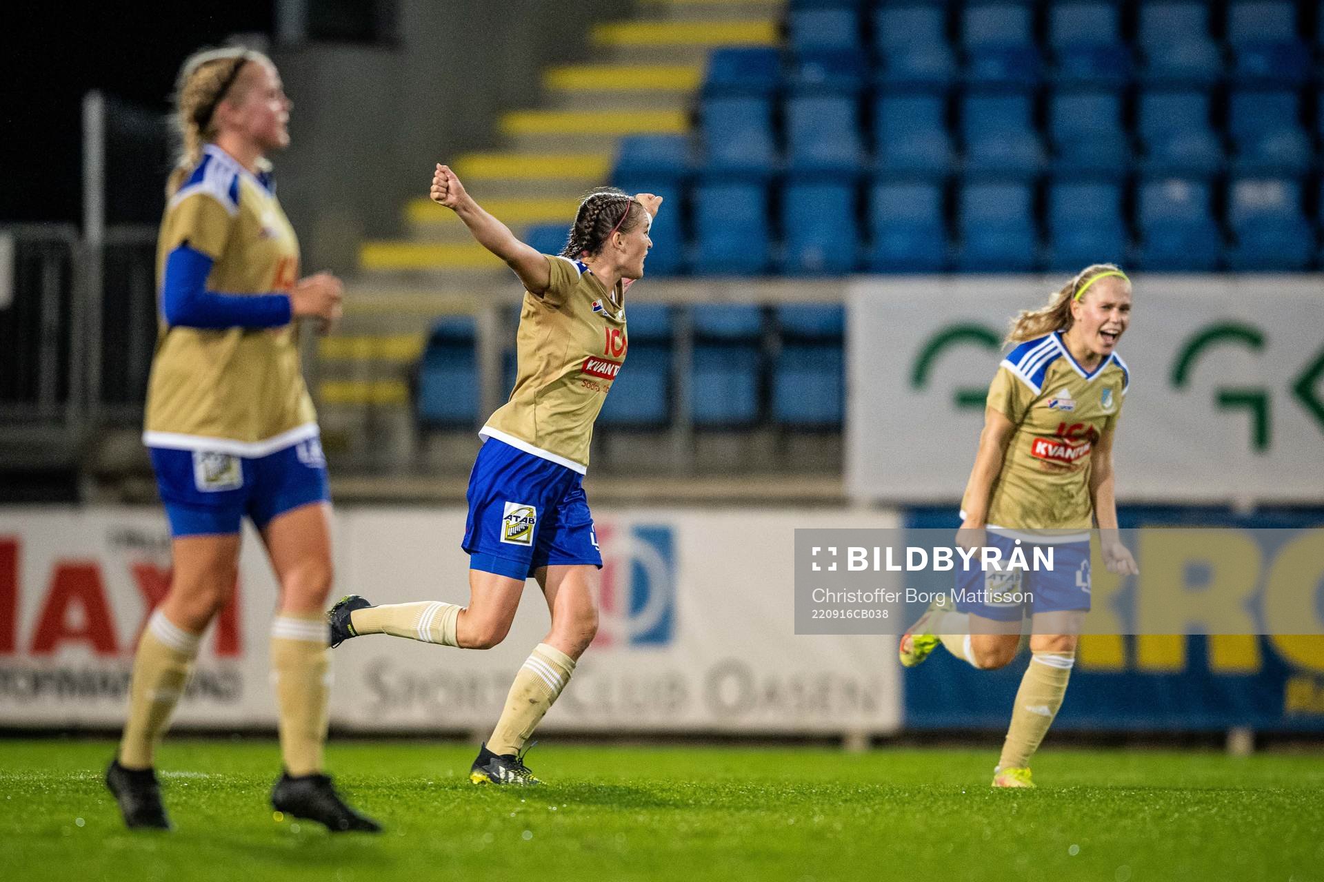 Södra Sandbys Erica Persson Welin jublar