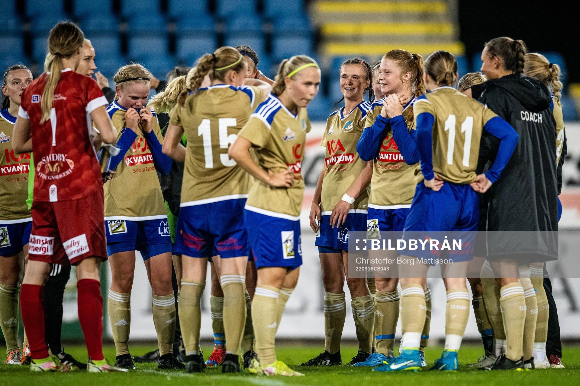 Södra Sandbys spelare jublar