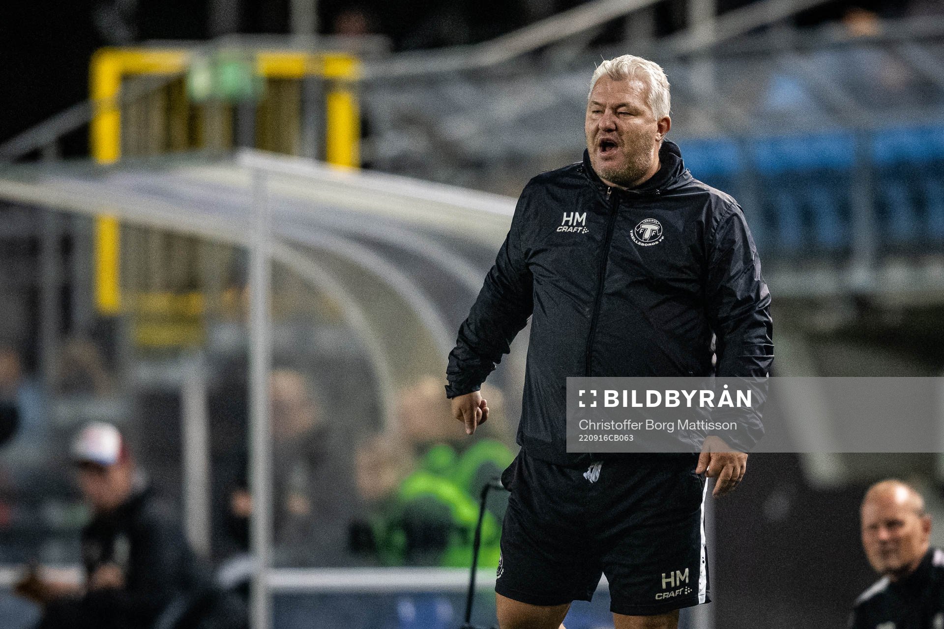 Trelleborgs tränare Hans Malmgren under fotbollsmatchen i Damernas Division 1 södra mellan Trelleborg och Södra Sandby den 16 september 2022 i Trelleborg.
