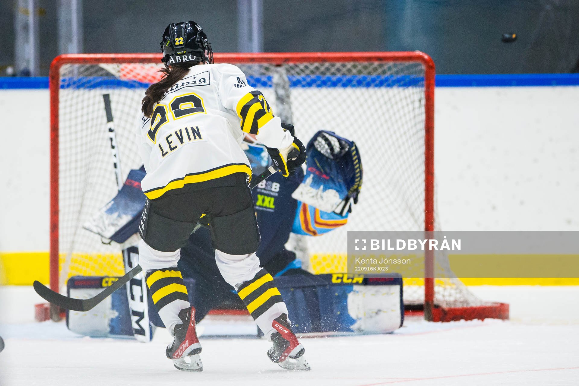 s Felicia Levin med en målchans
