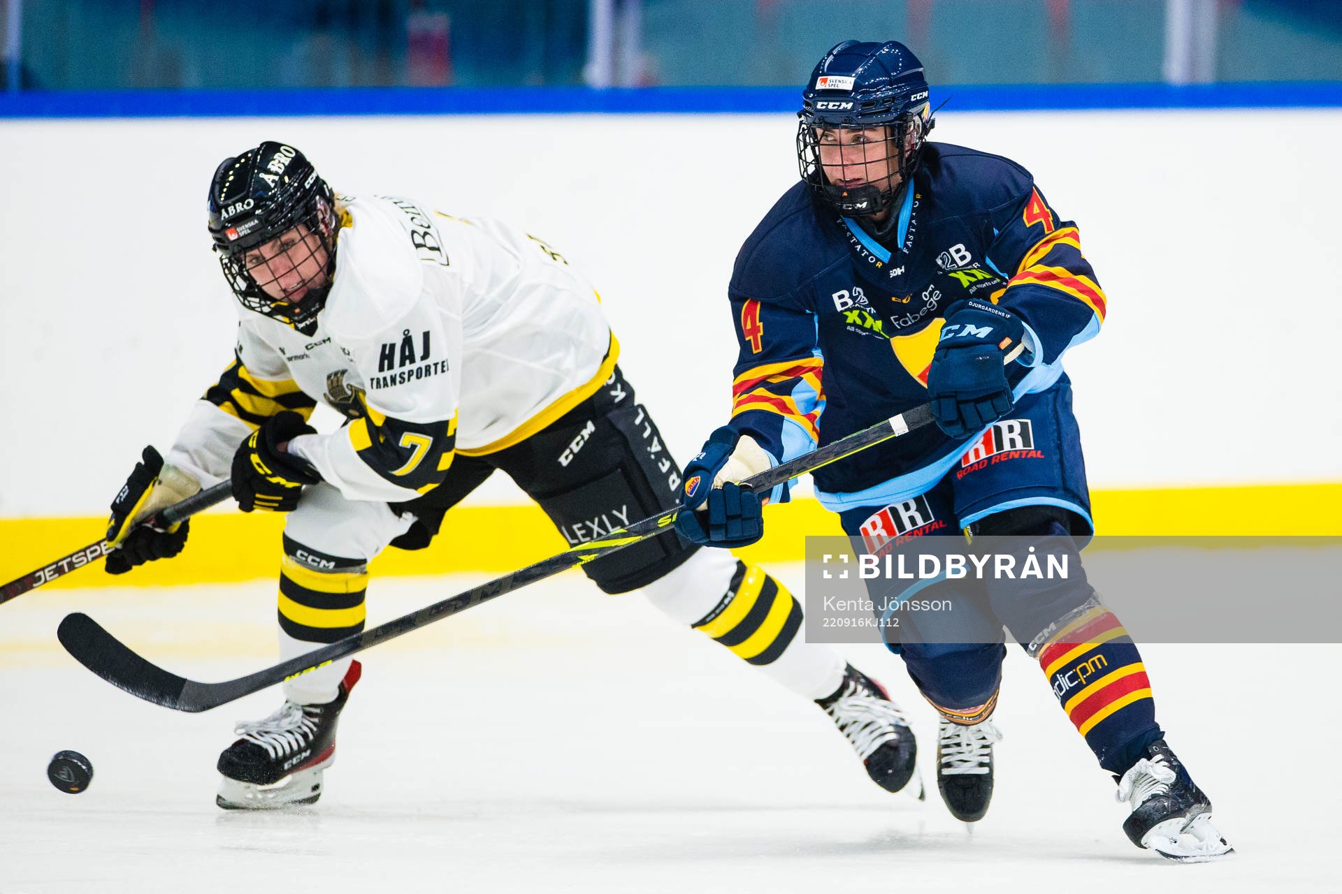 s Eve Savander och Djurgårdens Wilma Germundsson Wäng