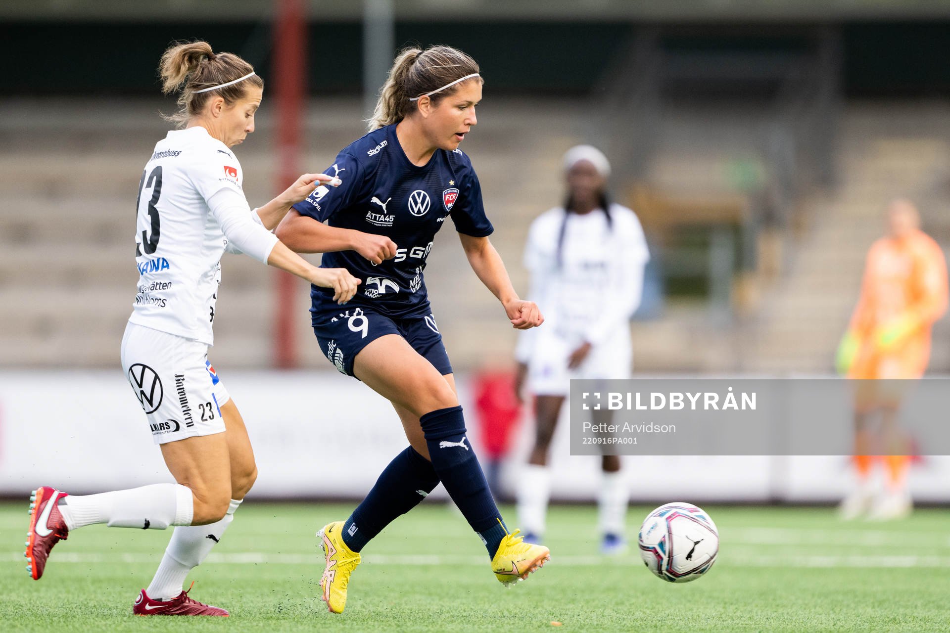 FC Rosengårds Loreta Kullashi och Kalmars Patricia