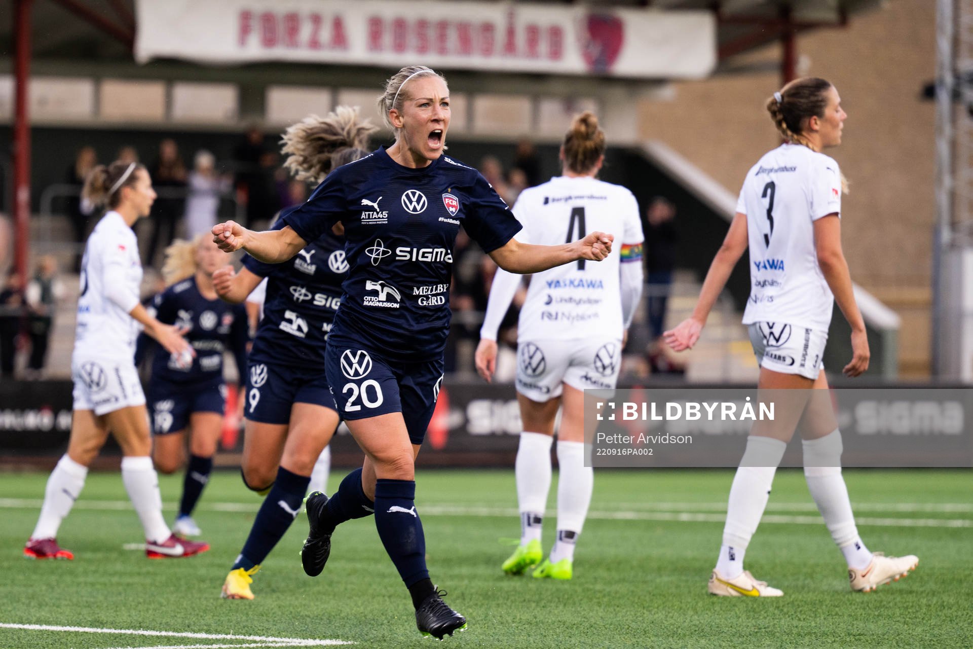 FC Rosengårds Mia Persson jublar