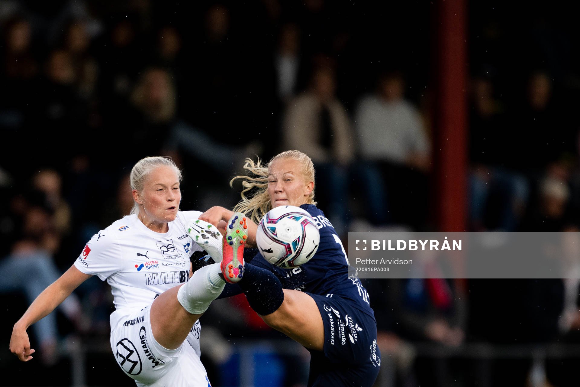 Kalmars Wilma Finnman och FC Rosengårds Sofie Bruun