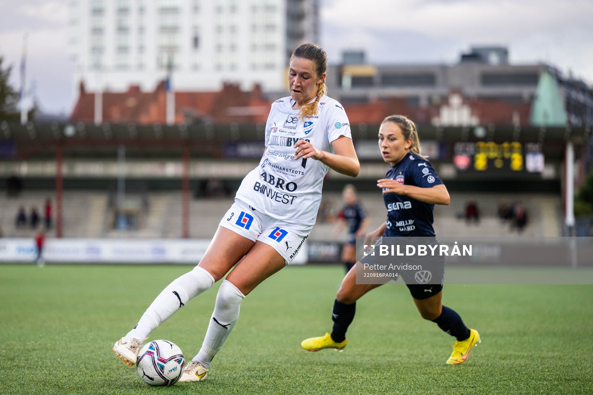 Kalmars Allison Pantuso och FC Rosengårds Gina Chmielinski