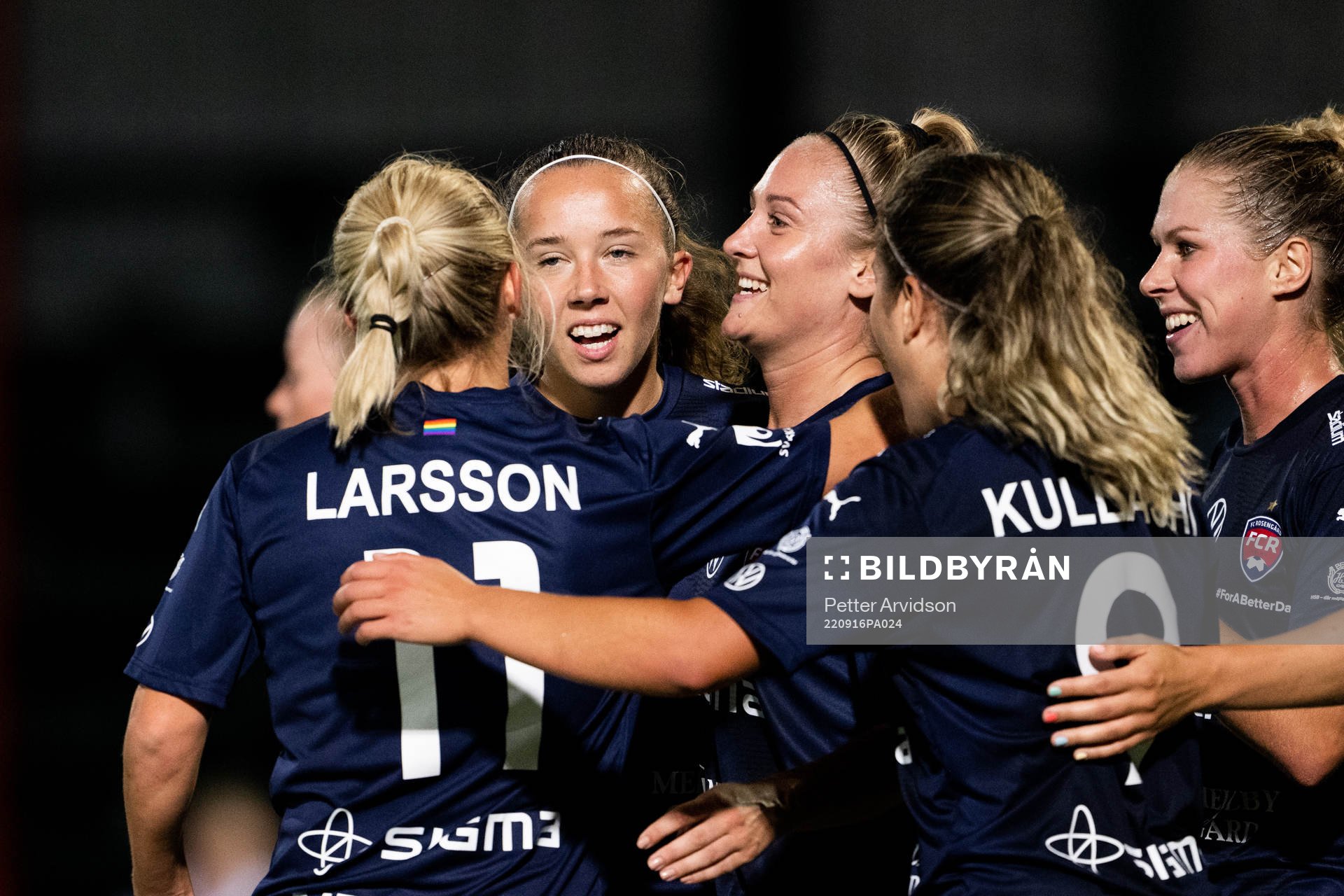 FC Rosengårds Karin Lundin jublar med lagkamrater