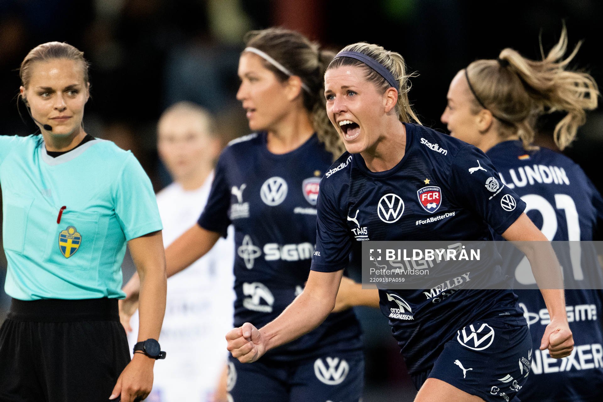 FC Rosengårds Olivia Schough jublar
