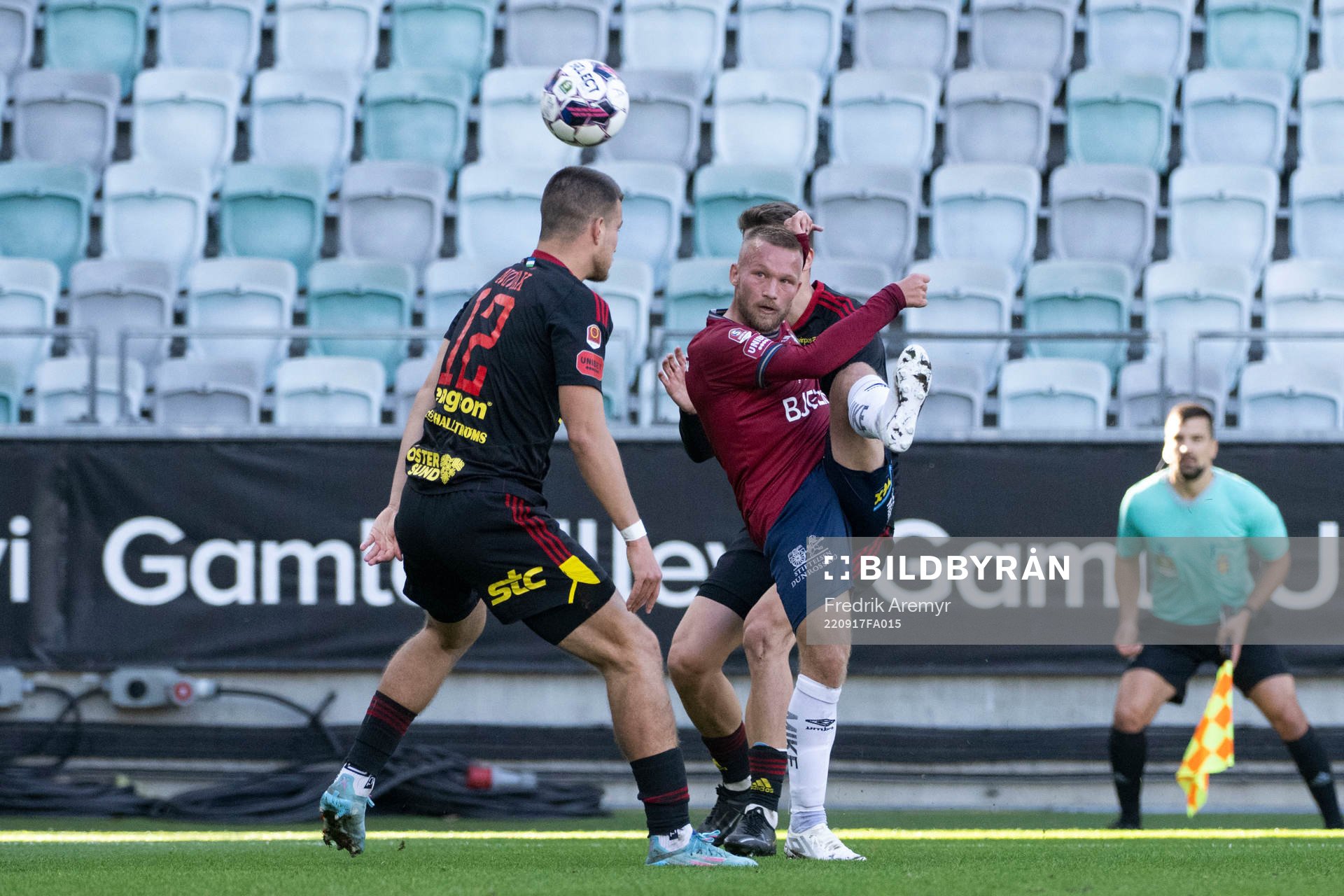 Östersunds Kristian Novak och Örgrytes Nicklas Bärkroth