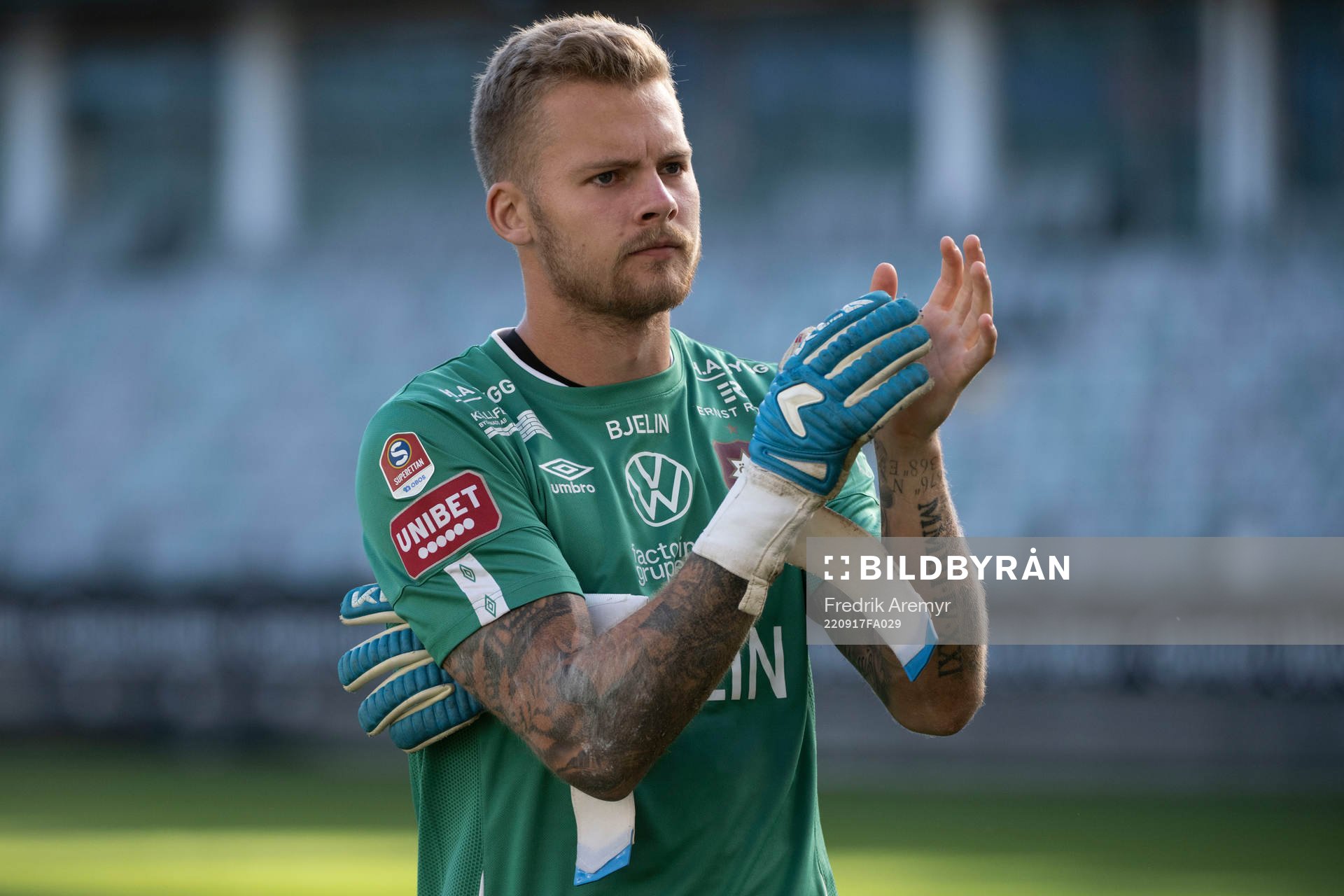 Örgrytes målvakt Robin Wallinder deppar