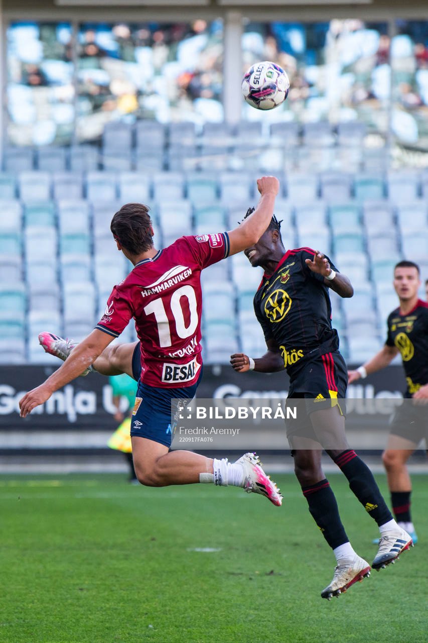 Örgrytes Kevin Ackermann och Östersunds Sam Mensiro