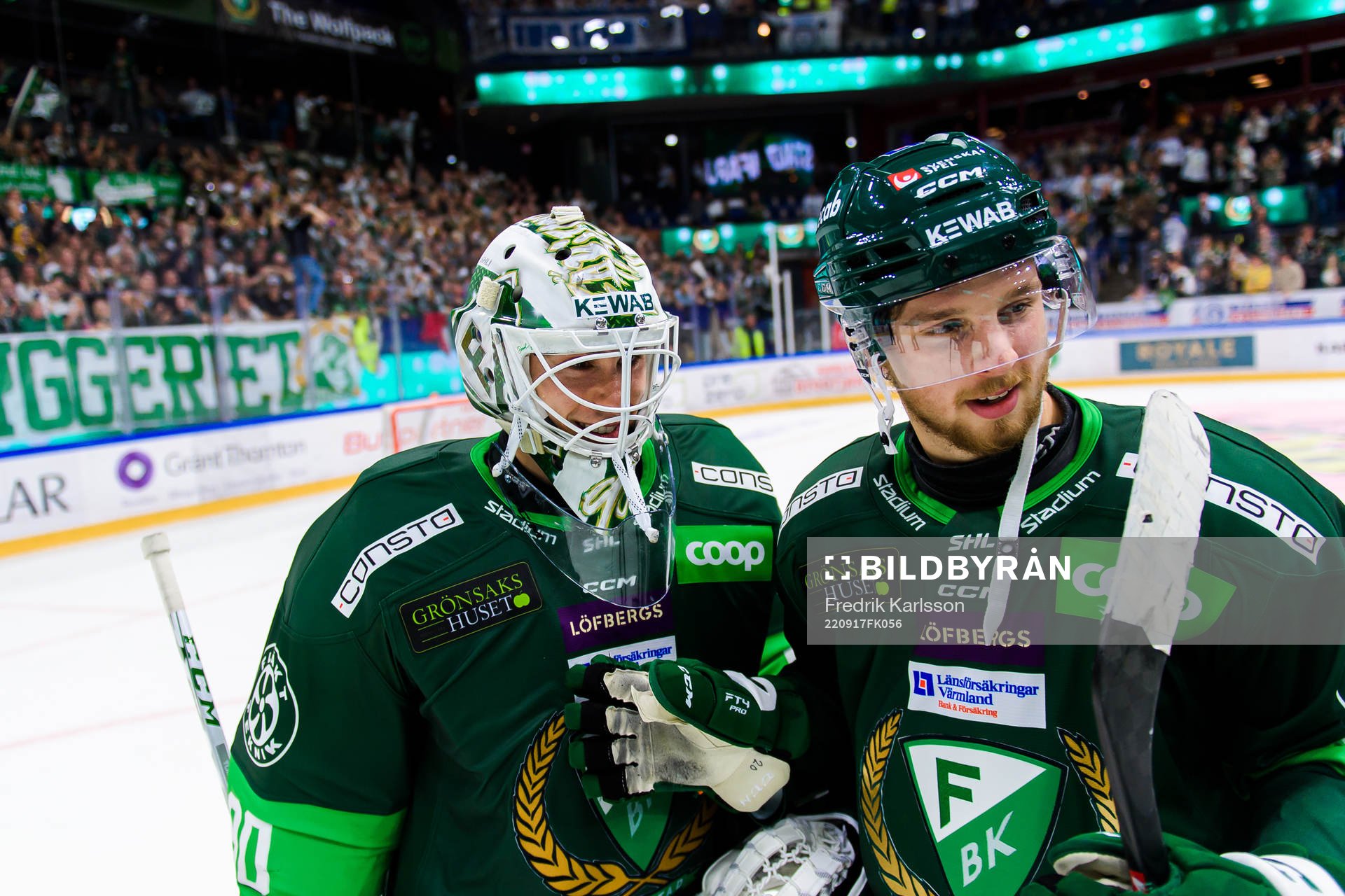 Färjestads målvakt Matthew Tomkins  och Marcus Westfält