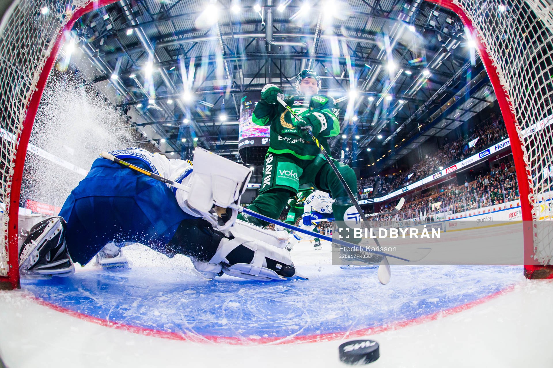 Färjestads Theodor Lennström skjuter 3-1 bakom Leksands