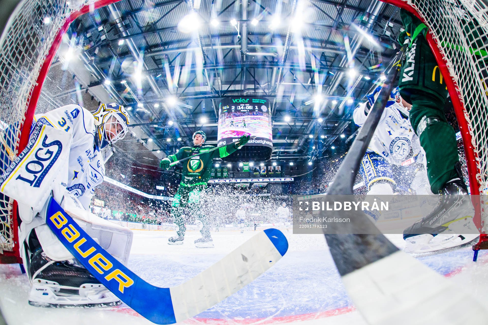 Färjestads Theodor Lennström skjuter 3-1 bakom Leksands