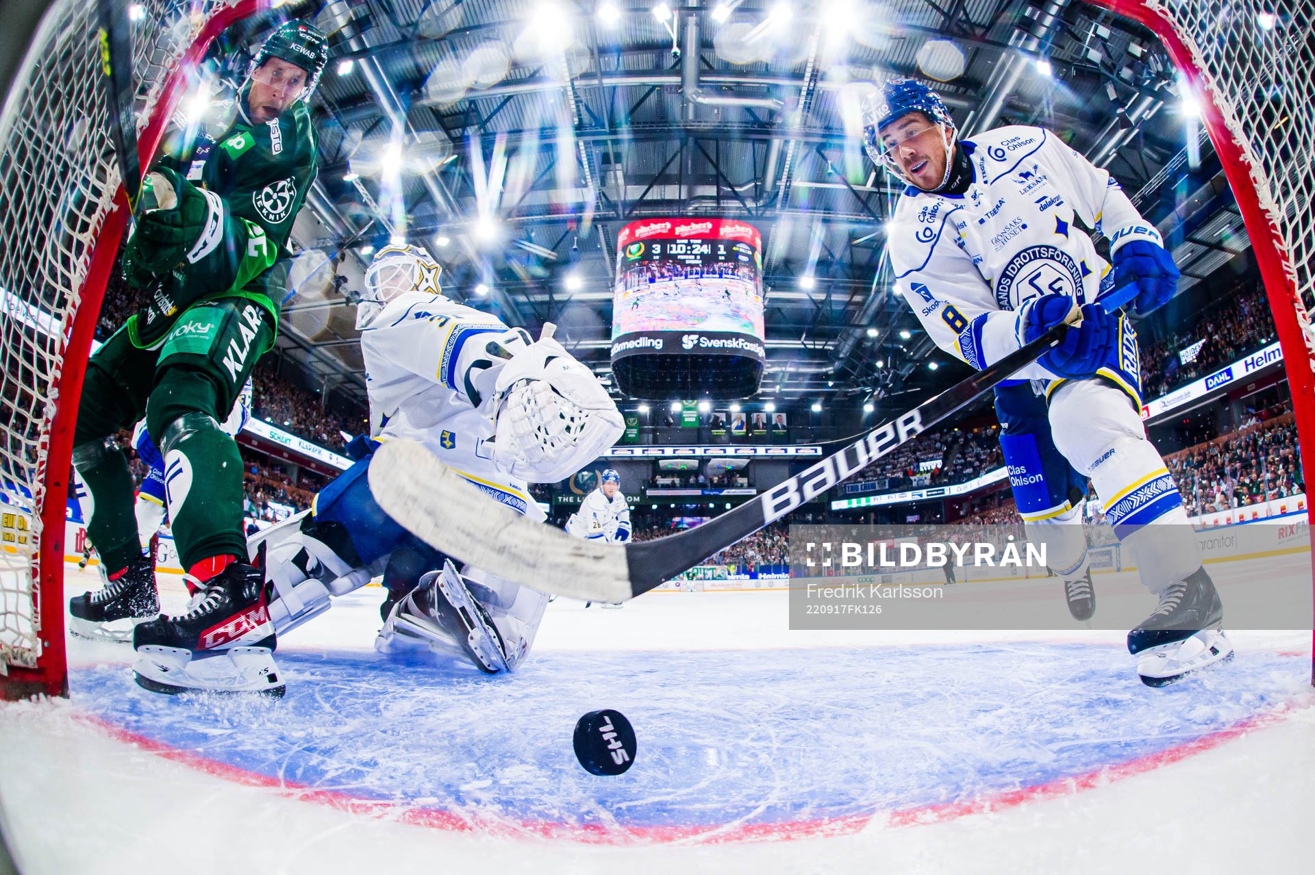 Färjestads Per Åslund och Leksands målvakt Kasimir