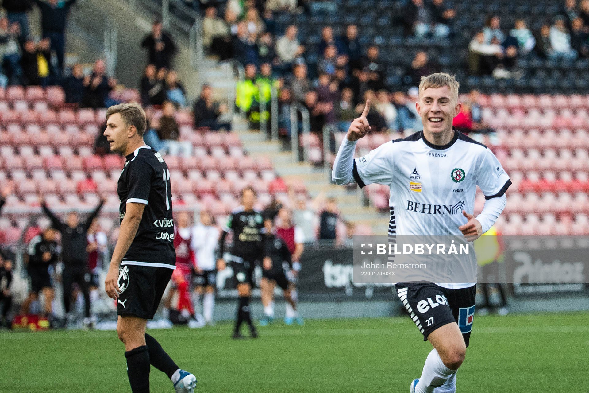Örebros Valgeir Valgeirsson jublar