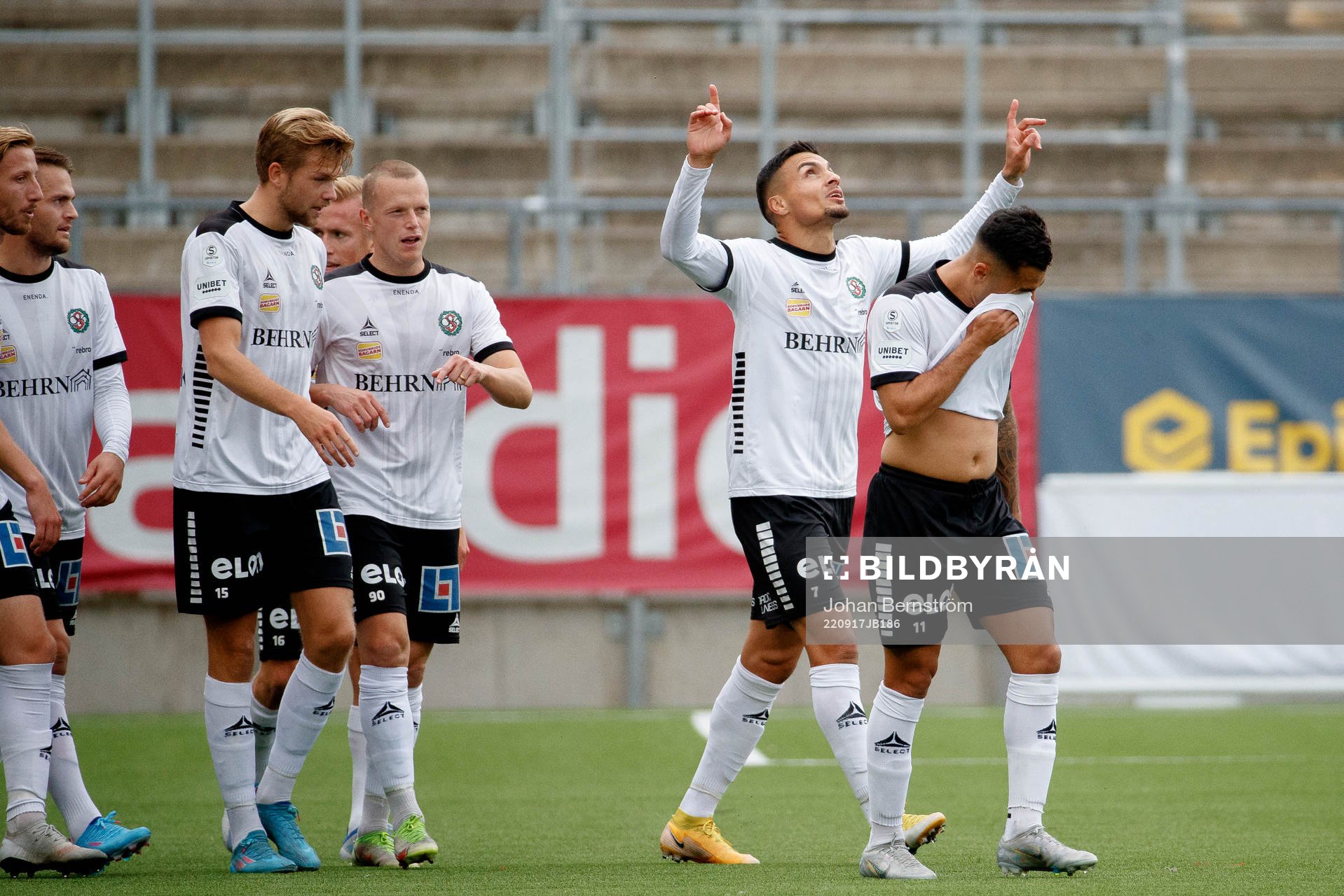 Örebros Ahmed Yasin jublar vid 2-0 målet