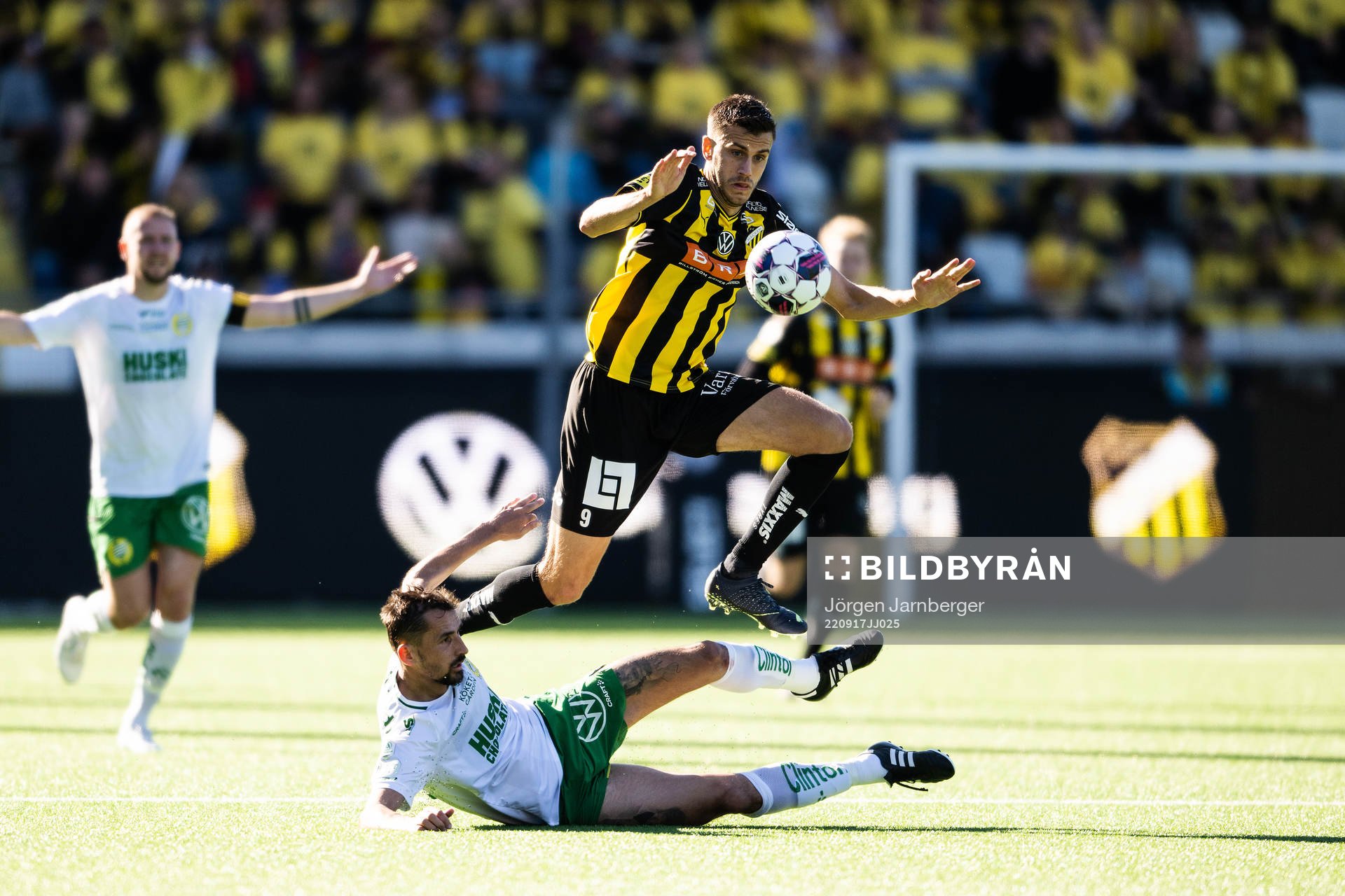 Hammarbys Loret Sadiku och Häckens Alexander Jeremejeff