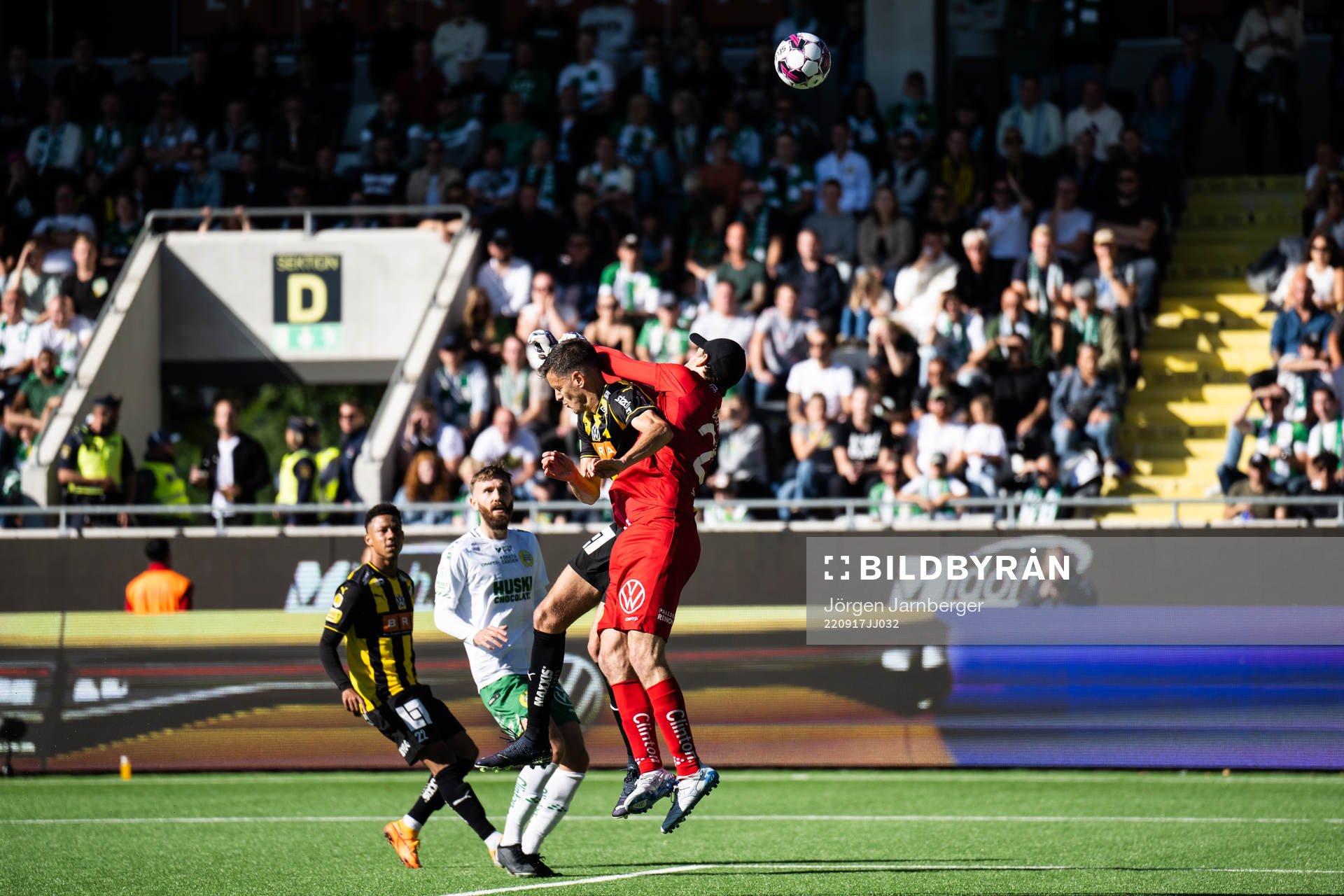 Häckens Alexander Jeremejeff och Hammarbys målvakt Davor
