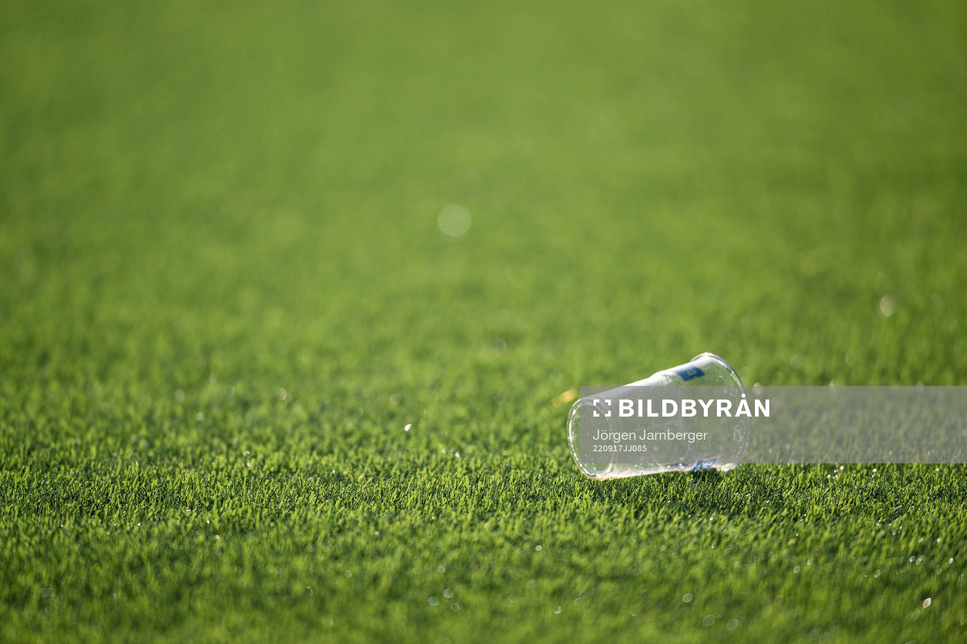 Inkastat ölglas på planen under fotbollsmatchen i Allsvenskan mellan Häcken och Hammarby den 17 september 2022 i Göteborg. 