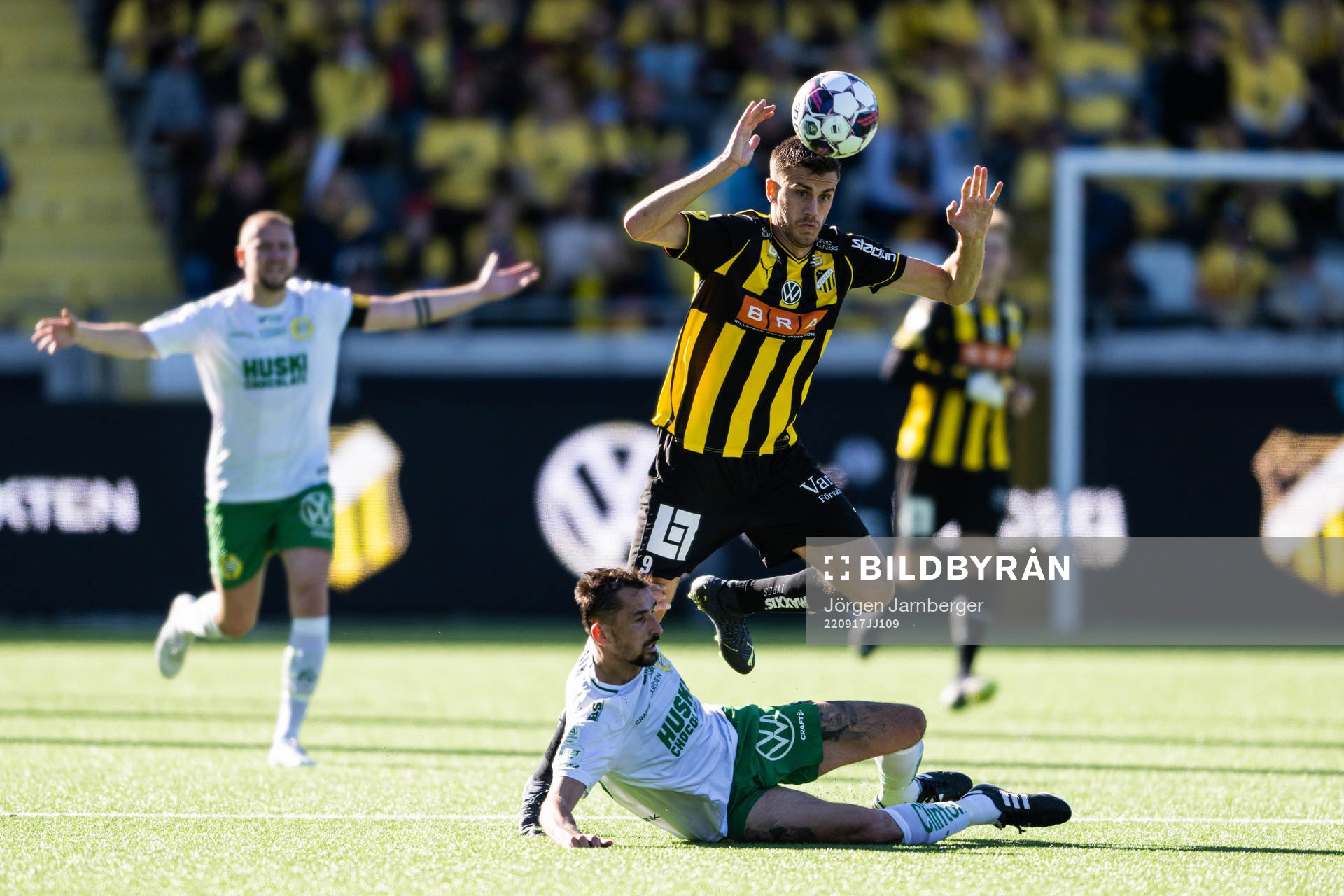 Häckens Alexander Jeremejeff och Hammarbys Loret Sadiku