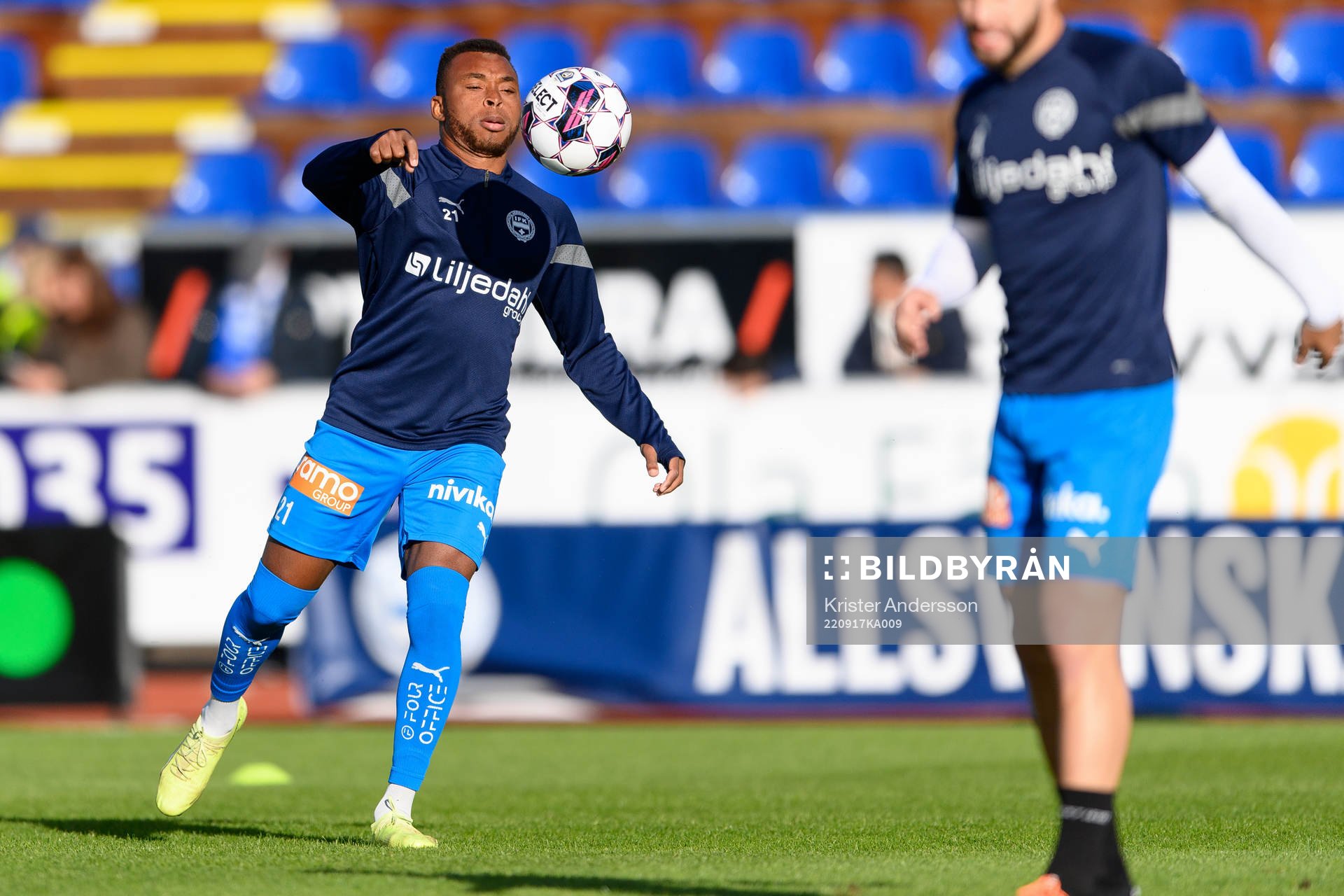 Värnamos Abdussalam Magashy före fotbollsmatchen i