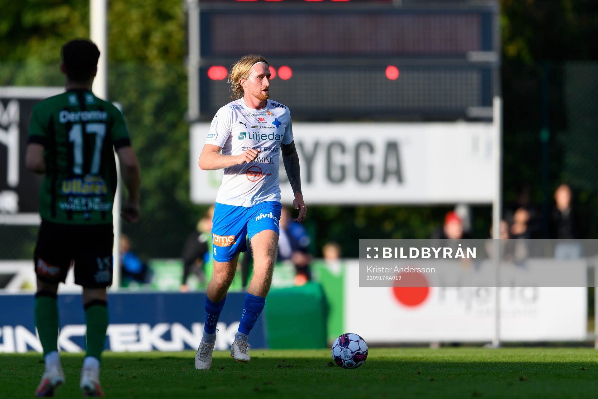 Värnamos Hampus Näsström under fotbollsmatchen i Allsvenskan mellan Värnamo och Varberg den 17 september 2022 i Värnamo. 