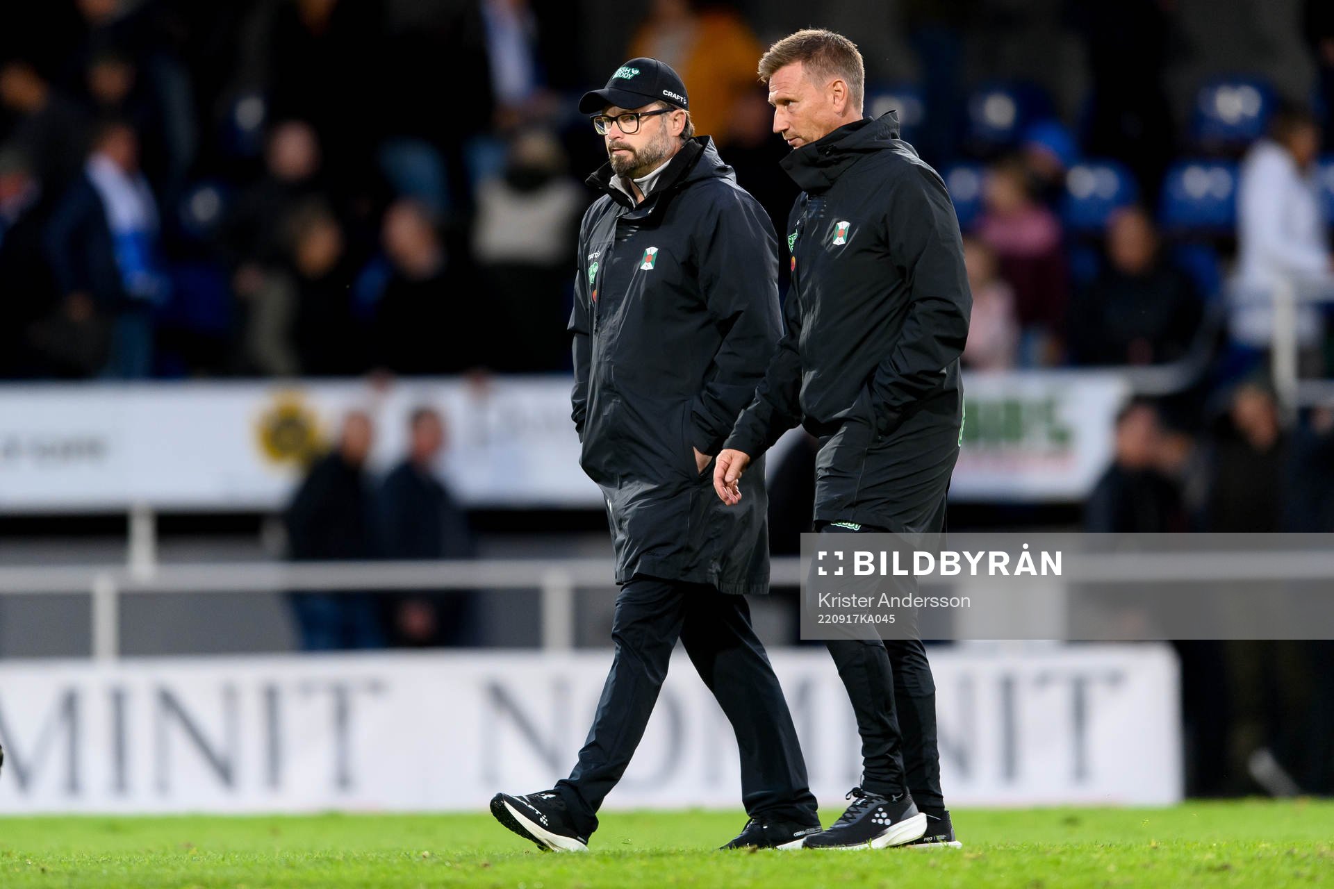 Varbergs tränare Joakim Persson och assisterande tränare Fredrik Danielsson efter fotbollsmatchen i Allsvenskan mellan Värnamo och Varberg den 17 september 2022 i Värnamo.