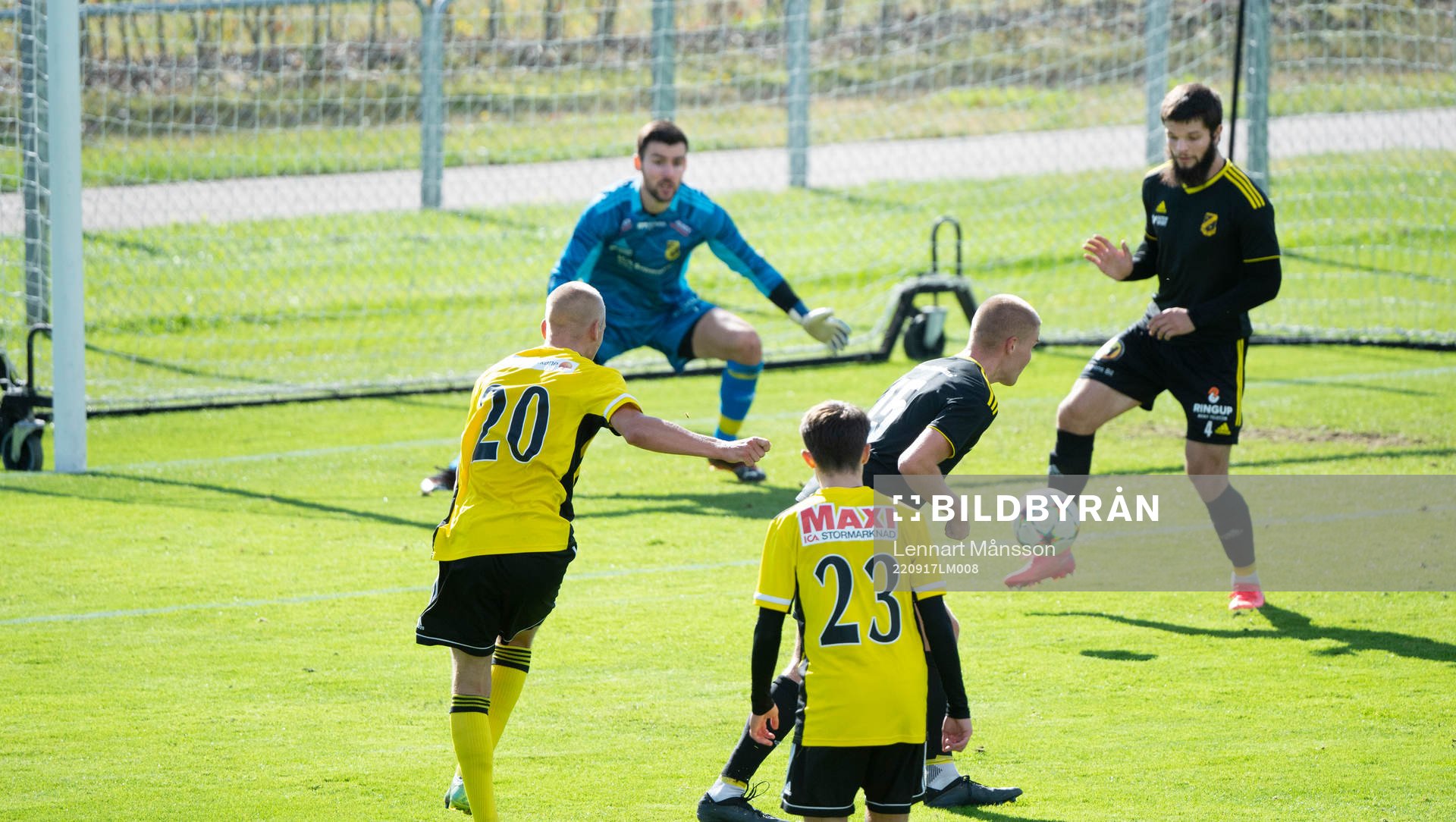 IFK Hässleholms Olle Kjellman Olblad skjuter mot rappes