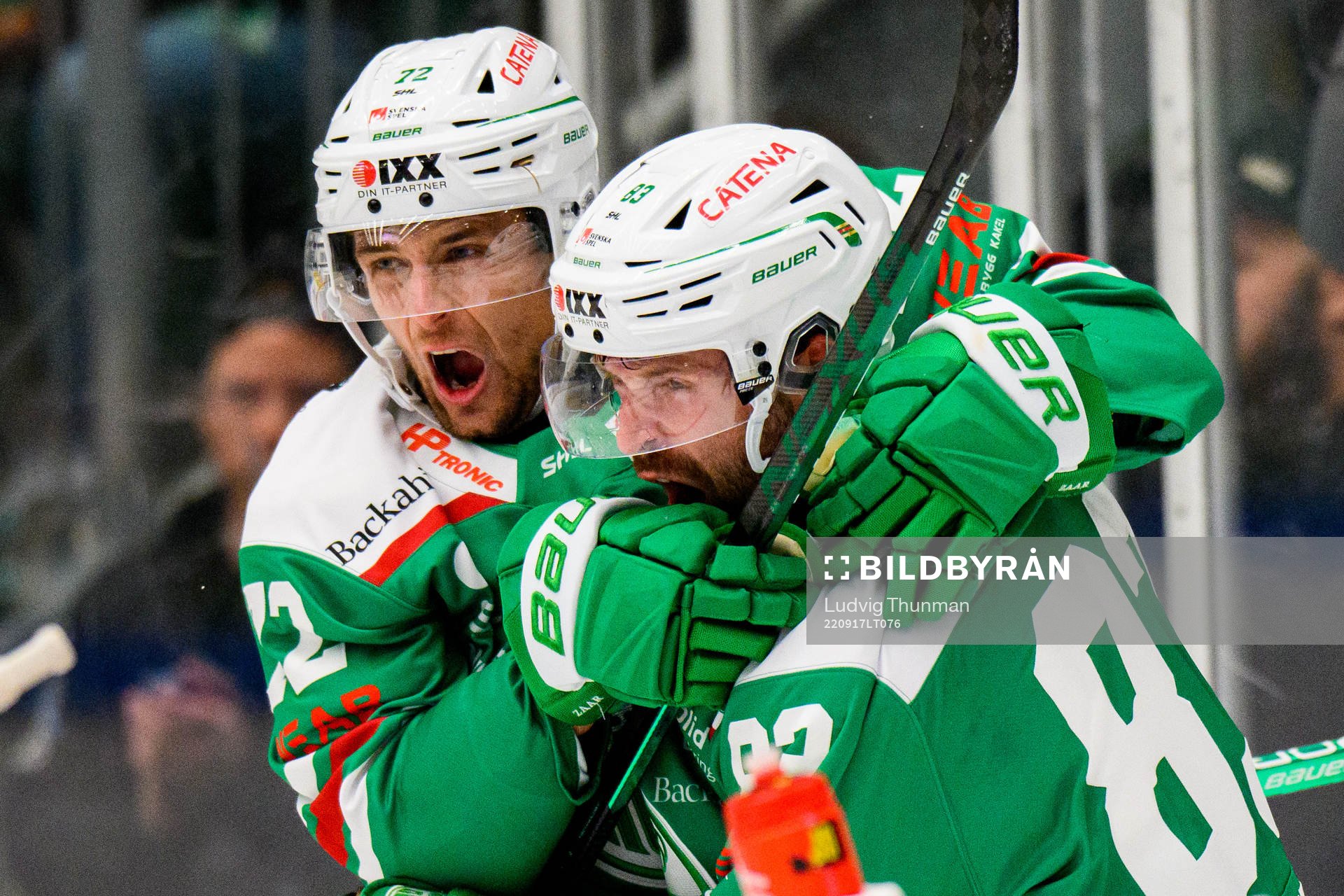 Rögles Daniel Zaar och Riley Sheen jublar