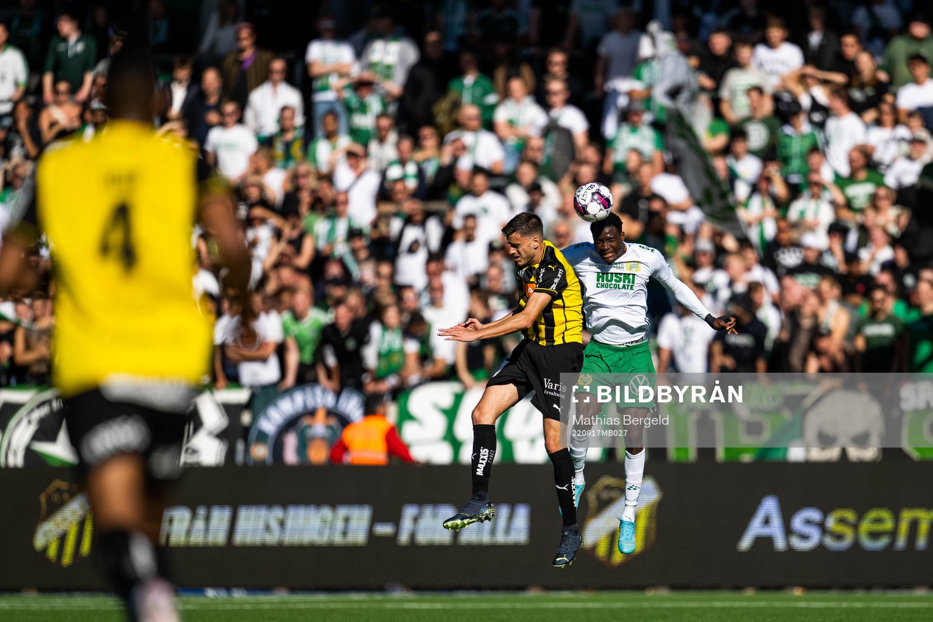 Häckens Alexander Jeremejeff och Hammarbys Nathaniel Adjei