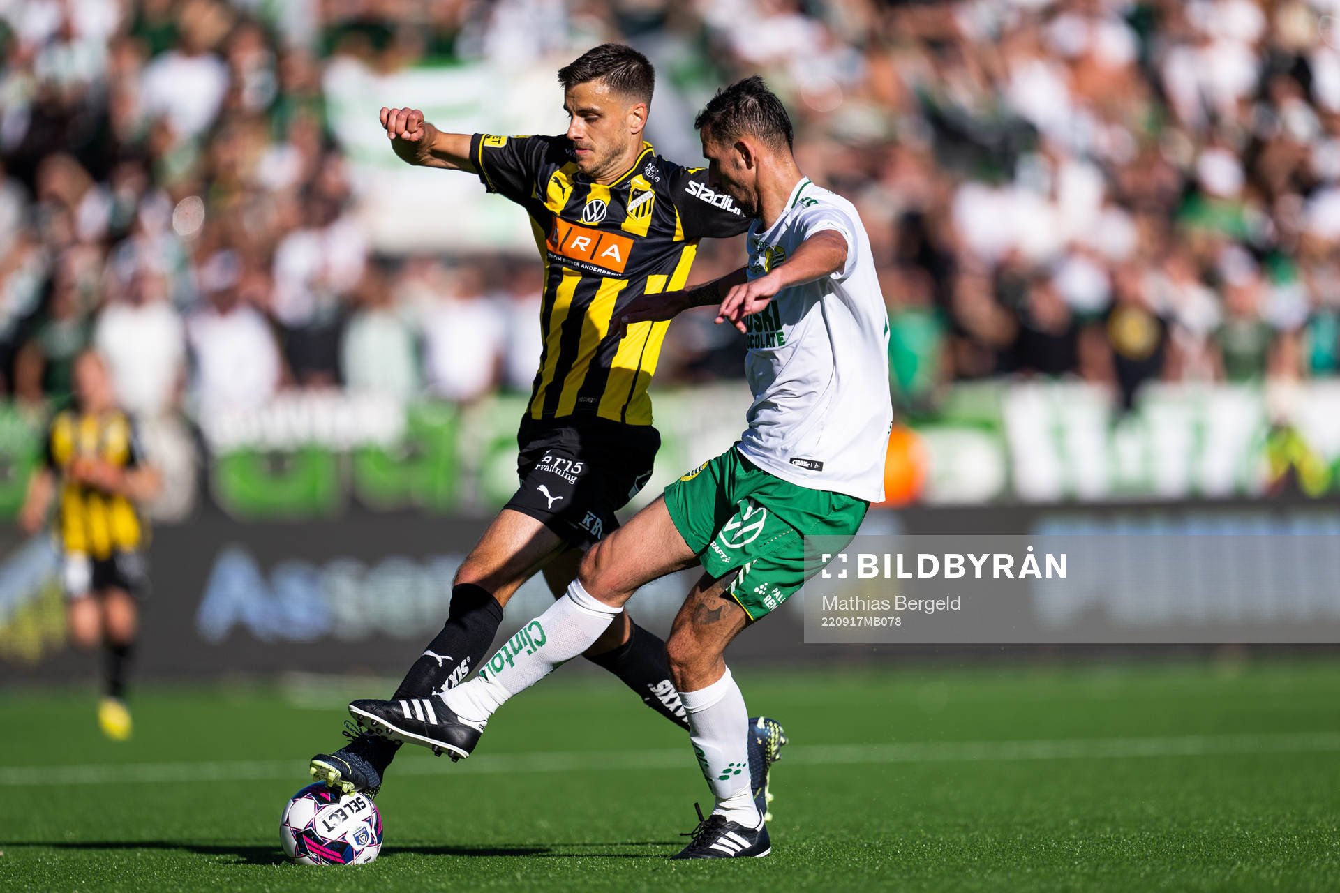 Häckens Alexander Jeremejeff och Hammarbys Loret Sadiku
