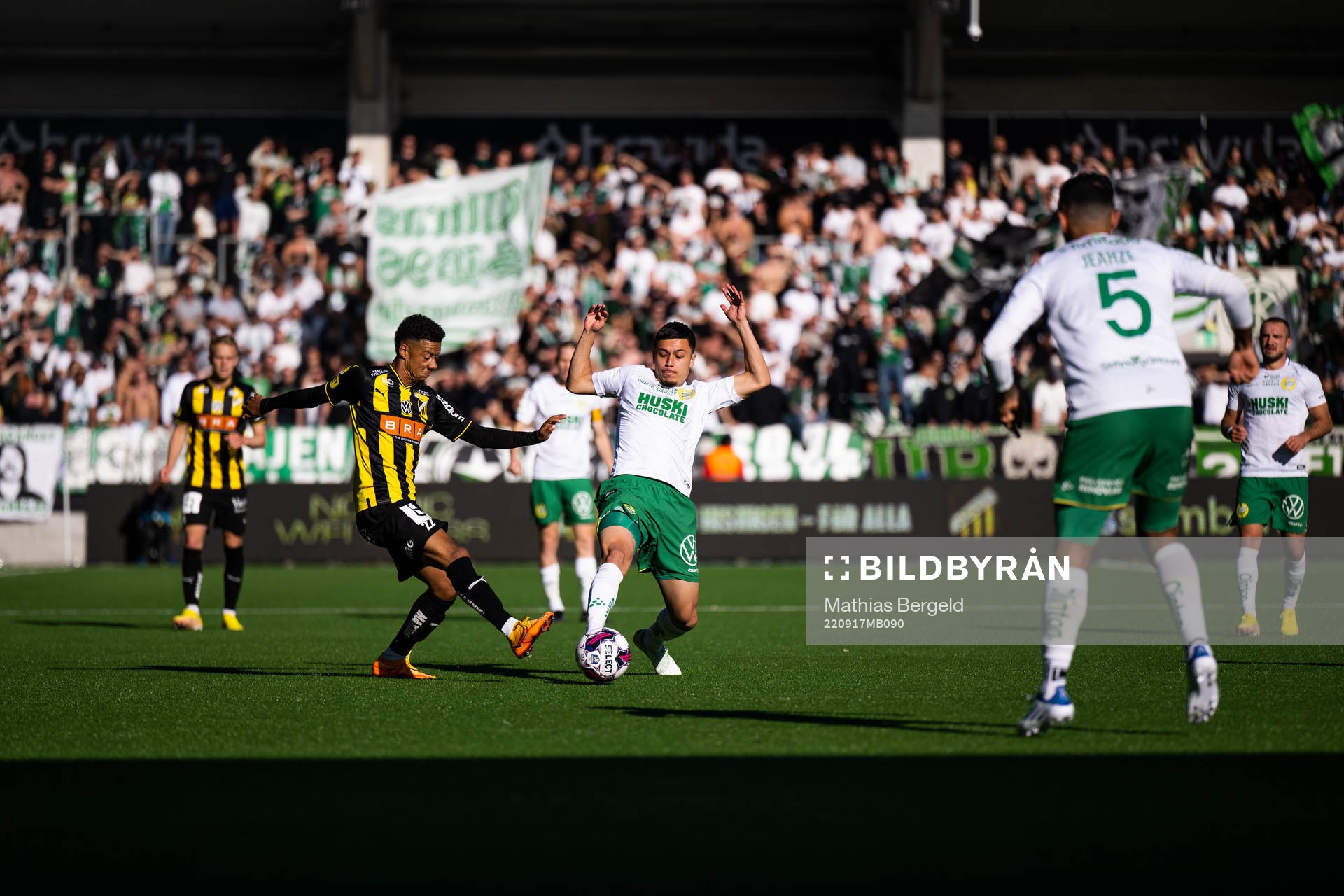 Häckens Tobias Sana och Hammarbys Alper Demirol