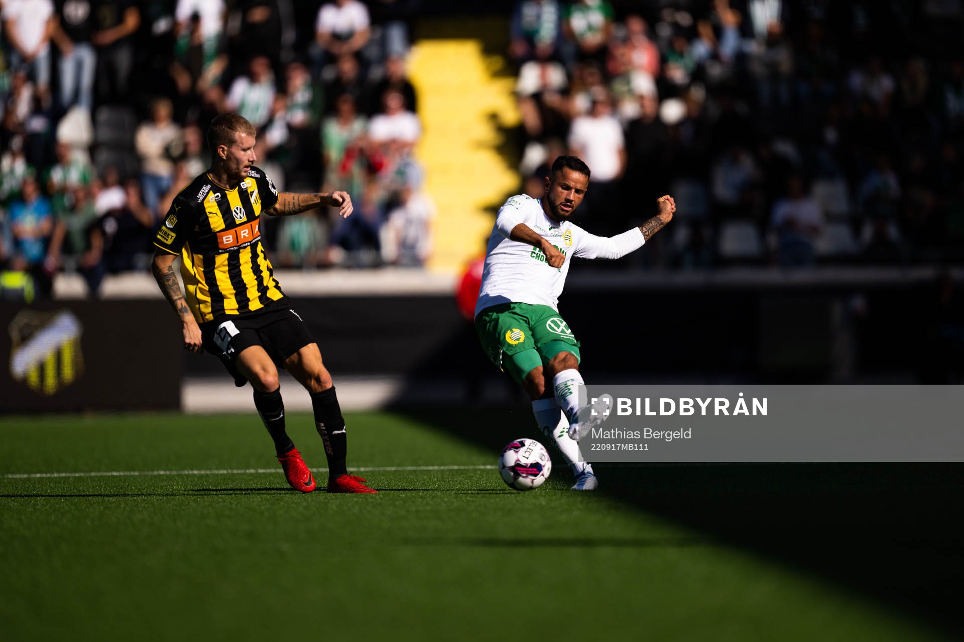 Häckens Simon Gustafson och Hammarbys Mohanad Jeahze