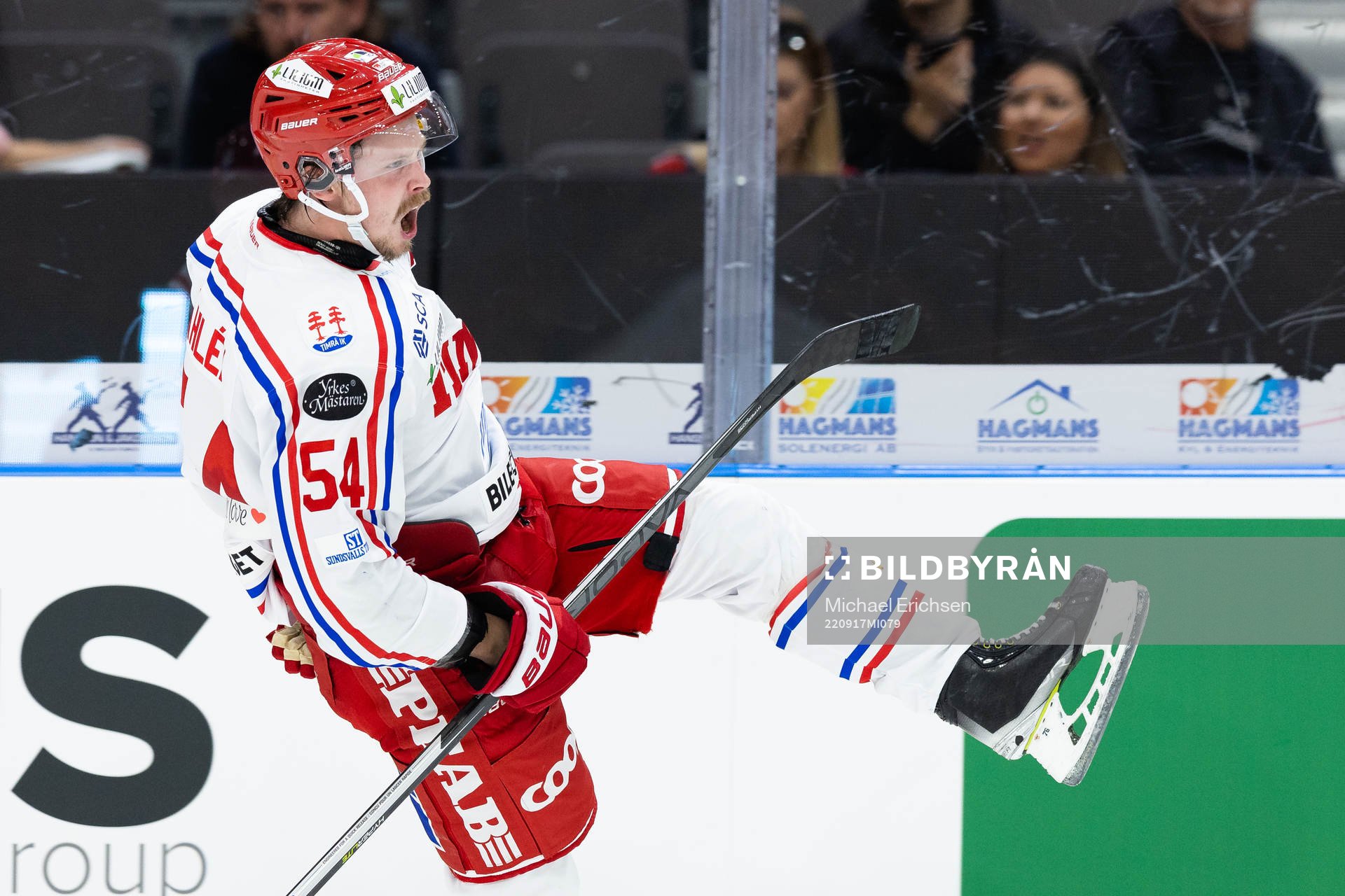 Timrås Jonathan Dahlén jublar