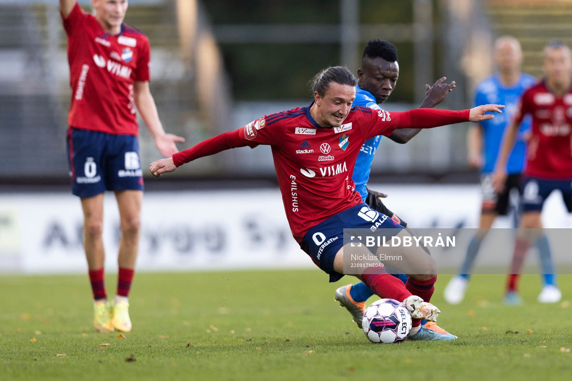 Östers Mattias Pavic och Halmstads Thomas Boakye