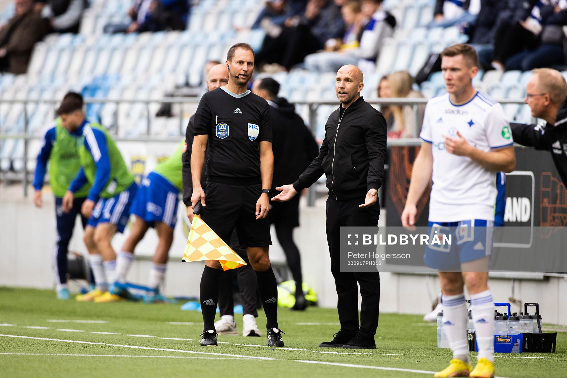 Kalmars tränare Henrik Rydström reagerar mot ett domslut