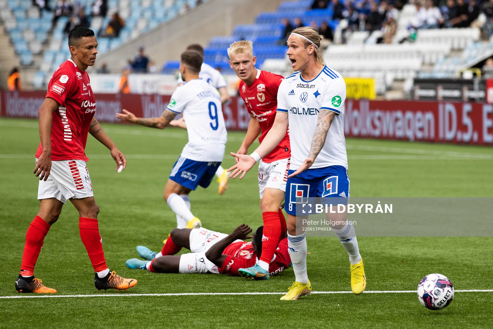 IFK Norrköpings Arnor Sigurdsson reagerar under fotbollsmatchen i Allsvenskan mellan IFK Norrköping och Kalmar den 17 september 2022 i Norrköping.