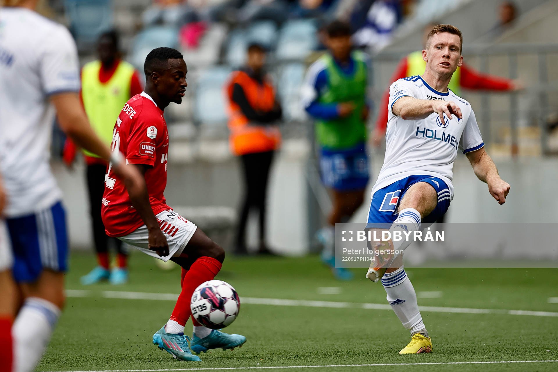 IFK Norrköpings Viktor Agardius under fotbollsmatchen i Allsvenskan mellan IFK Norrköping och Kalmar den 17 september 2022 i Norrköping.