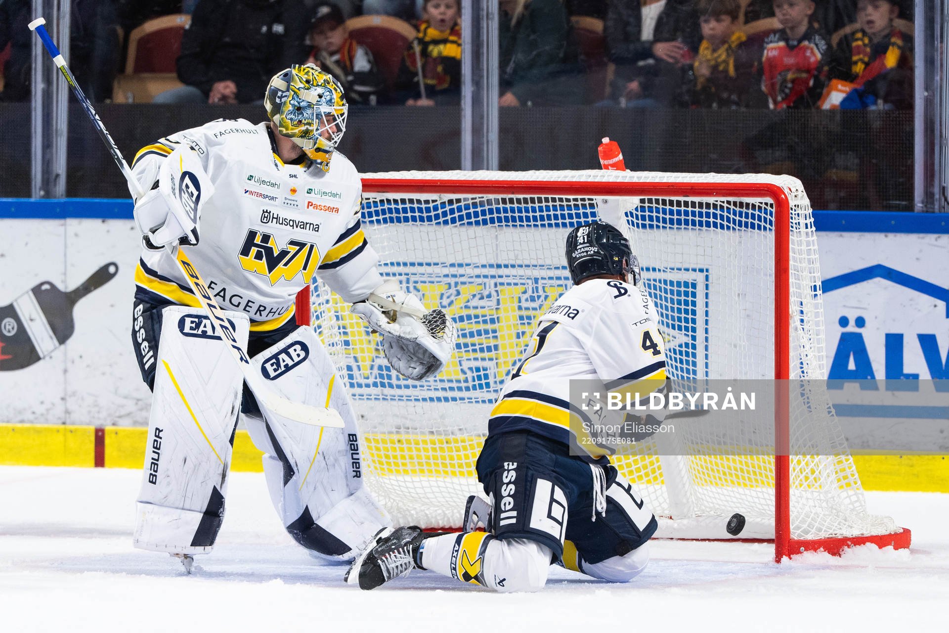 HV71s målvakt Joni Ortio och Chad Billins