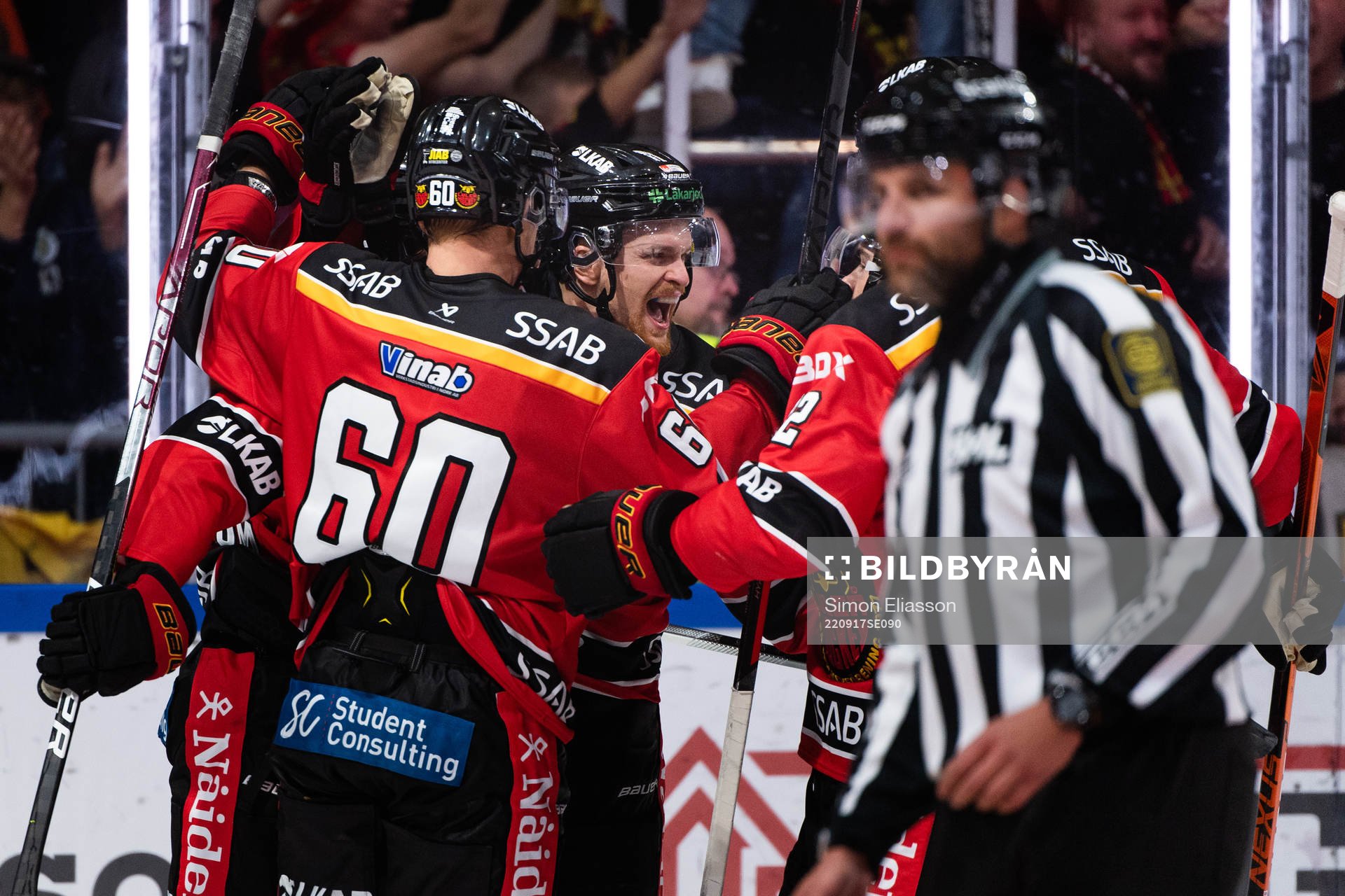 Luleås Brendan Shinnimin jublar med lagkamrater