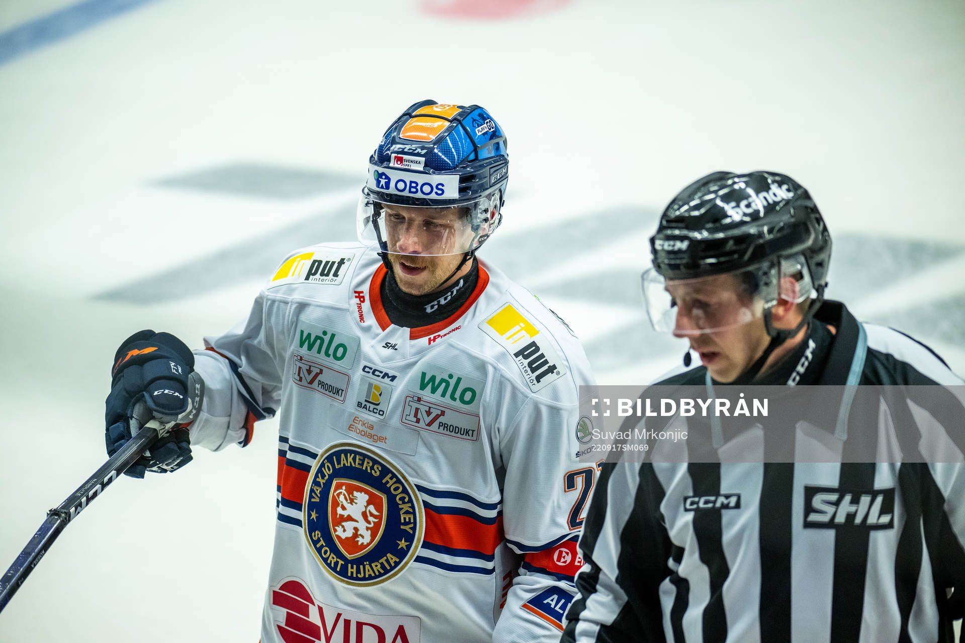 Växjös Brian Cooper med trasig klubba