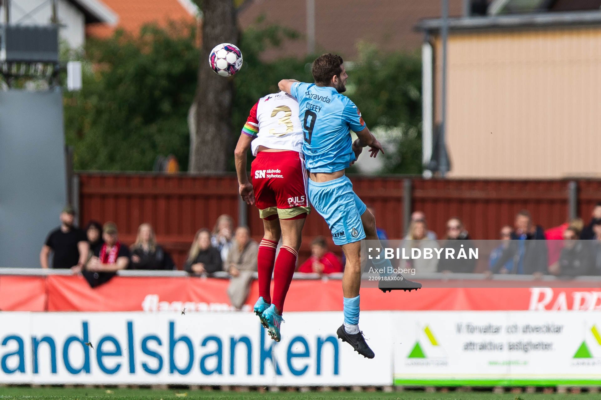AFC Eskilstunas Ashley Coffey och Skövde AIKs Filip